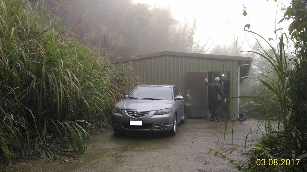 吳俊嫌綽號高董，在新竹尖山鄉高海拔山區向當地原住民承租鐵皮屋，改造為製做安非他命的毒品工廠。