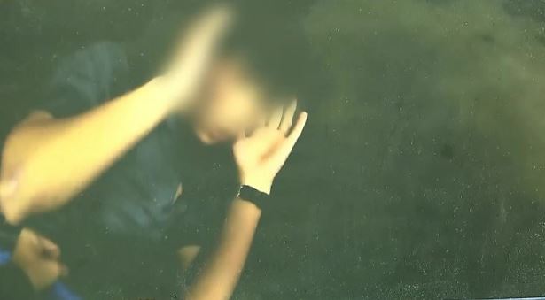 警方凌晨在街頭攔下一名無照駕駛的少年，並意外發現他開的車竟然是從新北市議員沈發惠那裏偷來的。