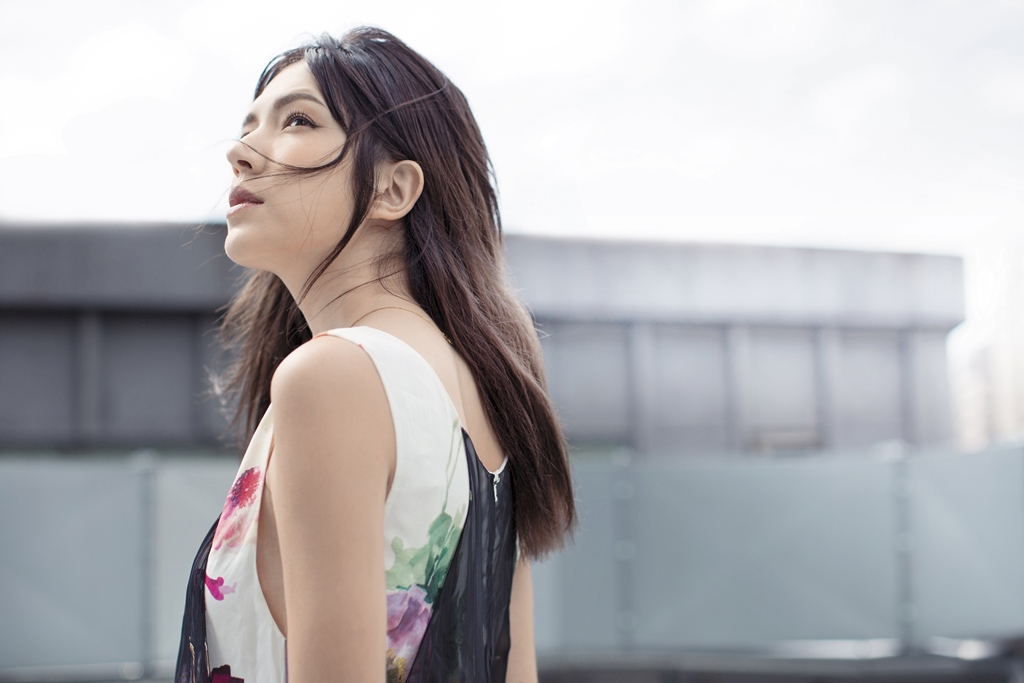 不諱言混血兒的外表讓自己築起保護色，但許瑋甯的眼神很不會藏，熟她的人往往一看就知道她情緒。