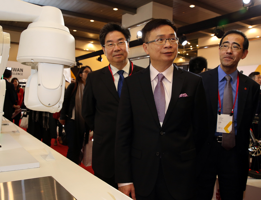 貿協新老闆想當航海王，卻面臨西進難題。