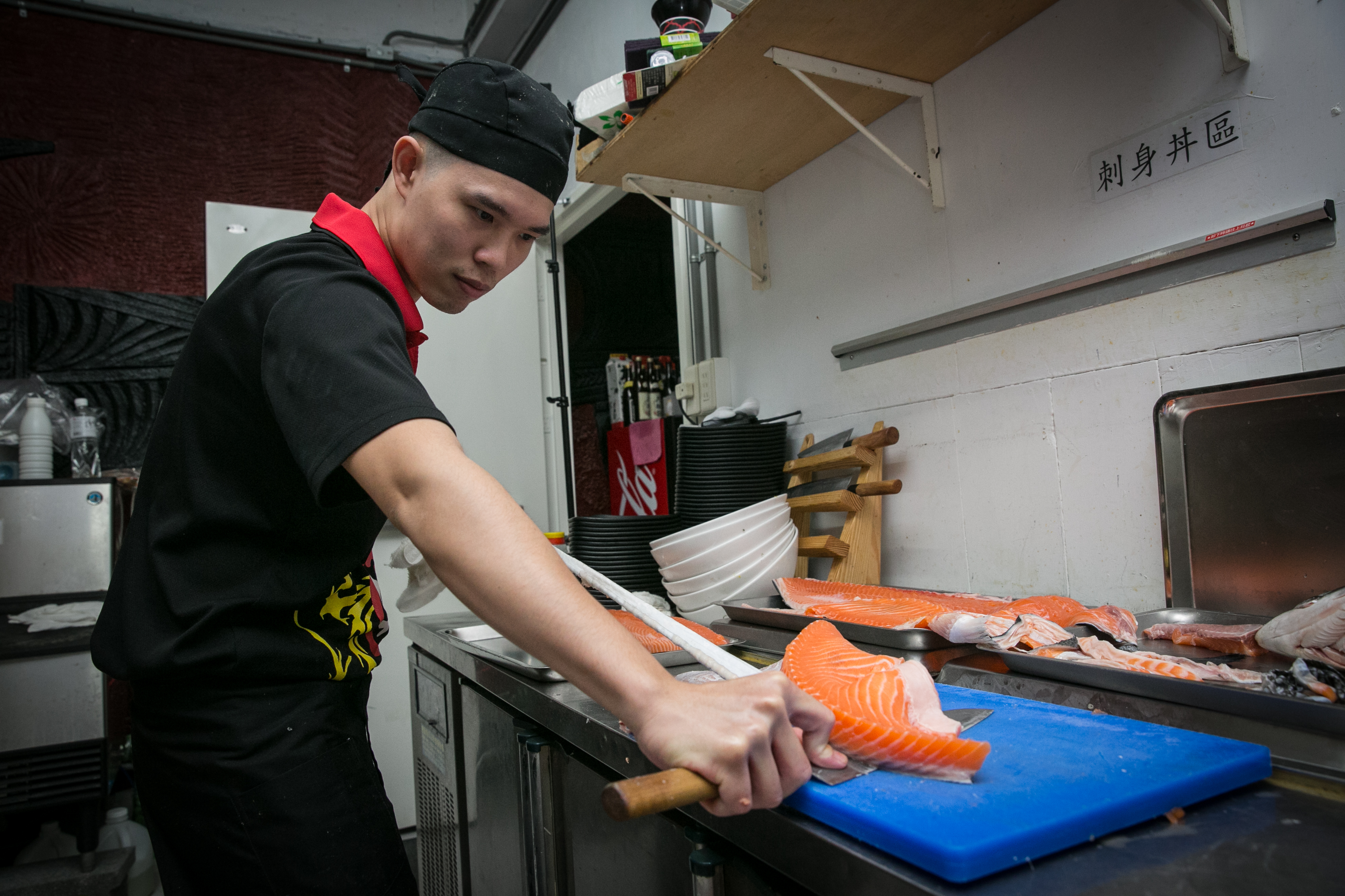 25歲的沈子豪年紀輕輕已創業第2次，靠一天兼4份工，存到創業第一桶金。