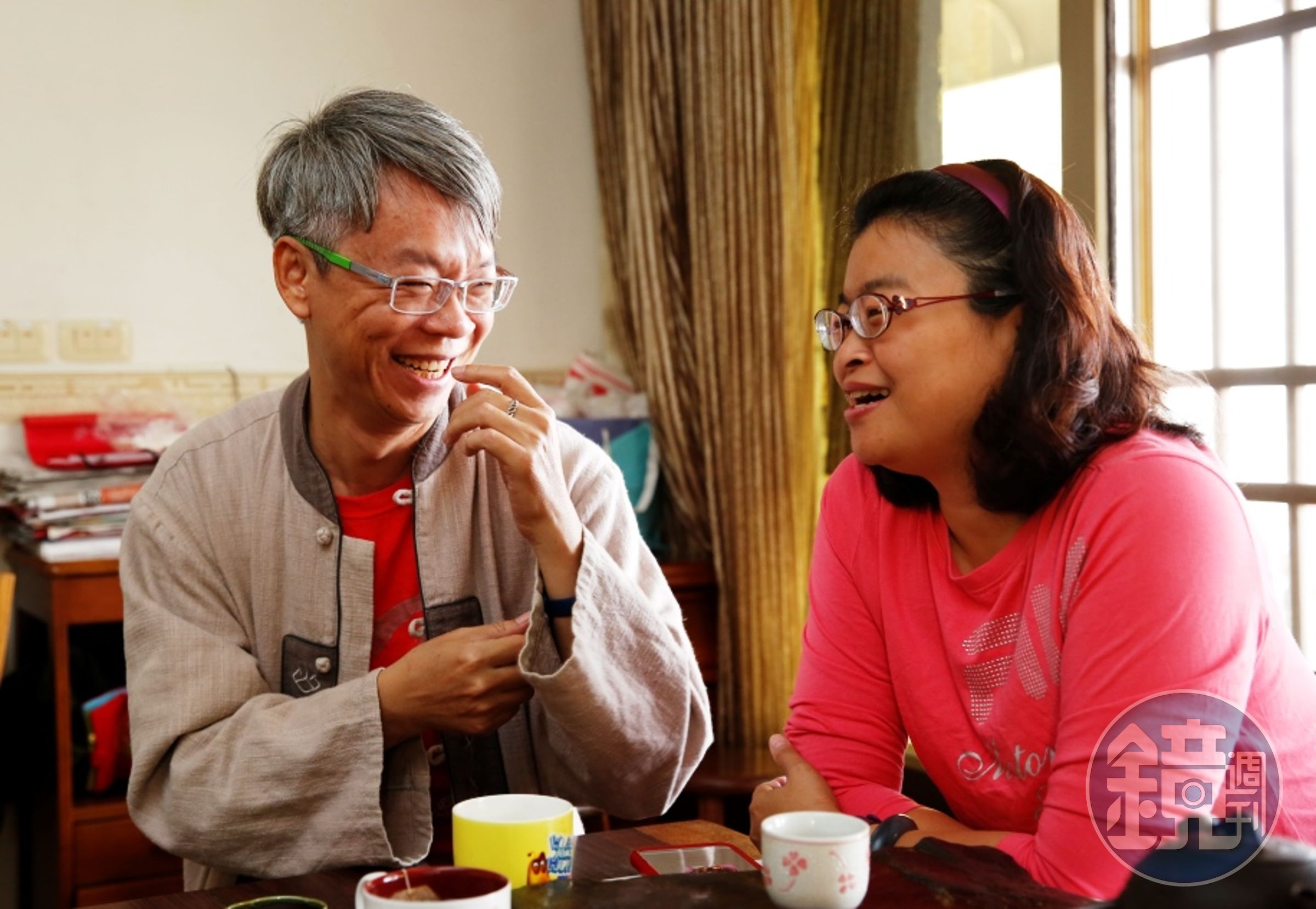 徐江屏和太太在1991年因筆友相識，他至今仍維持寫信給太太的習慣。