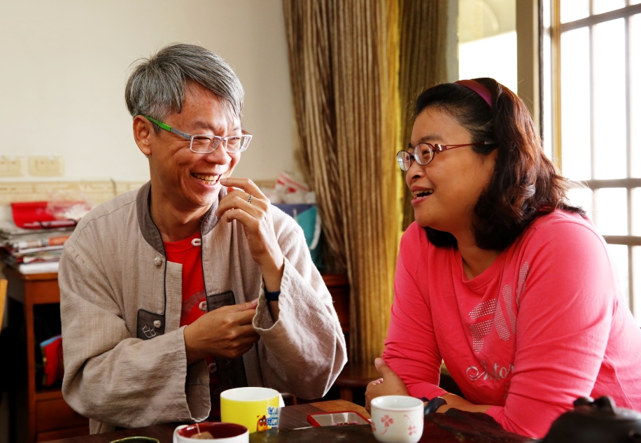 徐江屏和太太在1991年因筆友相識，他至今仍維持寫信給太太的習慣。