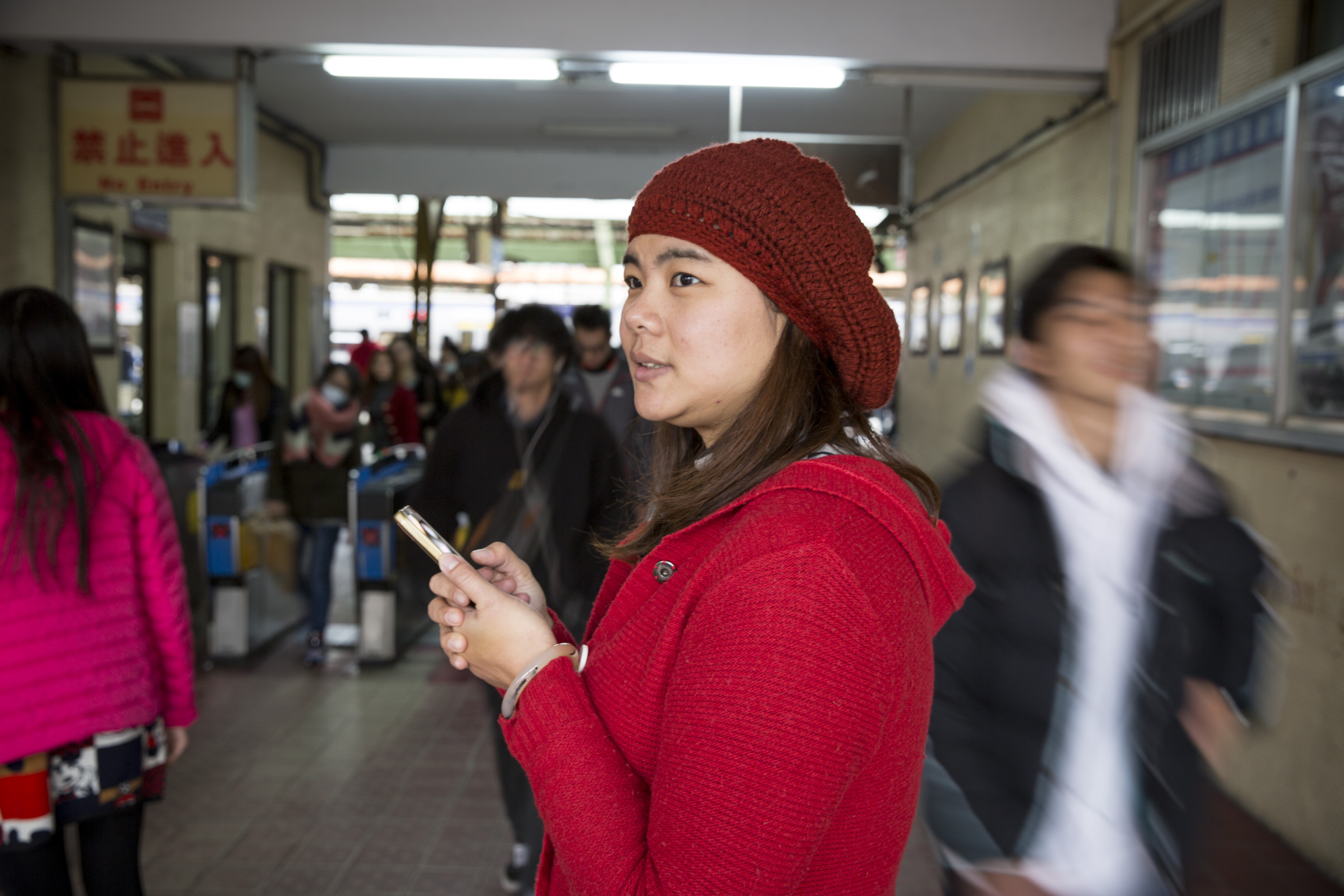 Emma用手機App認識現任的男友，兩人第一次見面就約在中壢火車站。