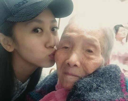 103歲高齡的奶奶7日辭世，蔡小潔慟喊遺憾。（翻攝蔡小潔臉書）