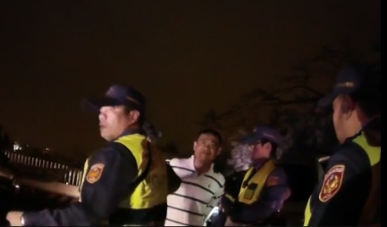 員警深夜於壽山忠烈祠巡邏，逮獲一對車內藏有槍毒的情侶。