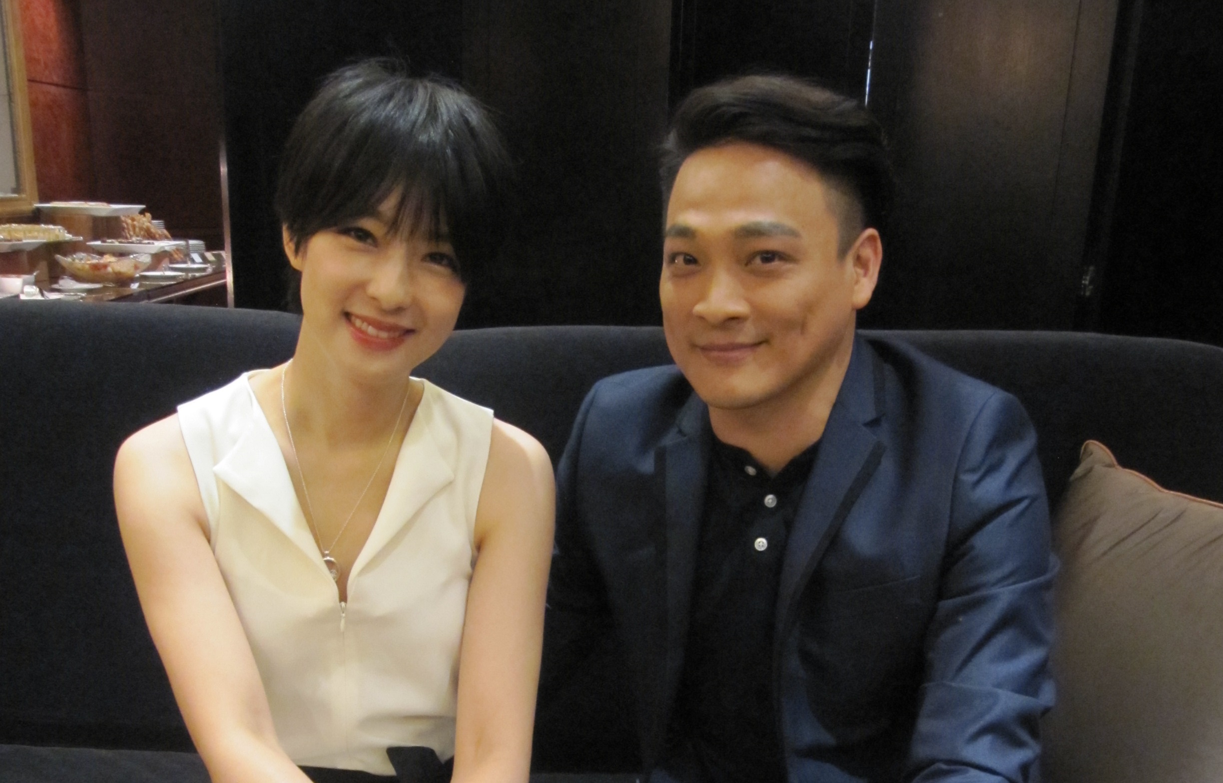 賴雅妍（左）和東明相第一次見面就默契十足，開玩笑說要演他弟弟。