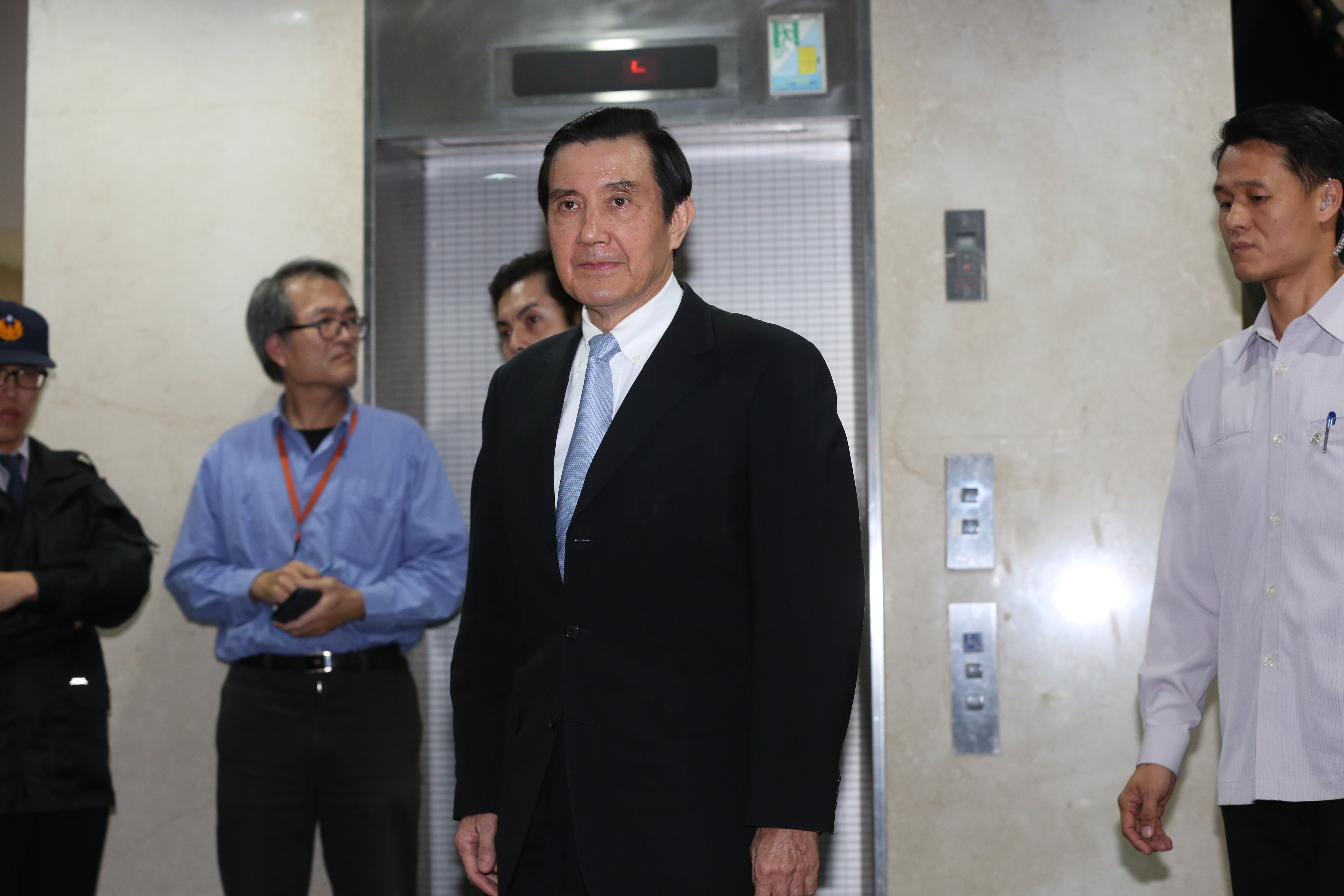 前總統馬英九遭立法委員柯建銘自訴控告洩密及誹謗案。