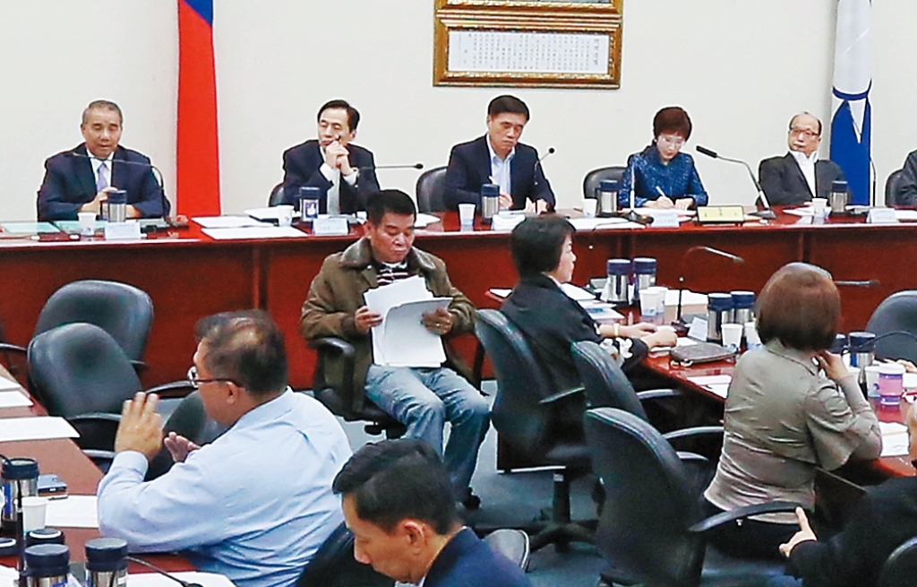 國民黨中常會上,郝龍斌主張人頭黨員應團進團出。