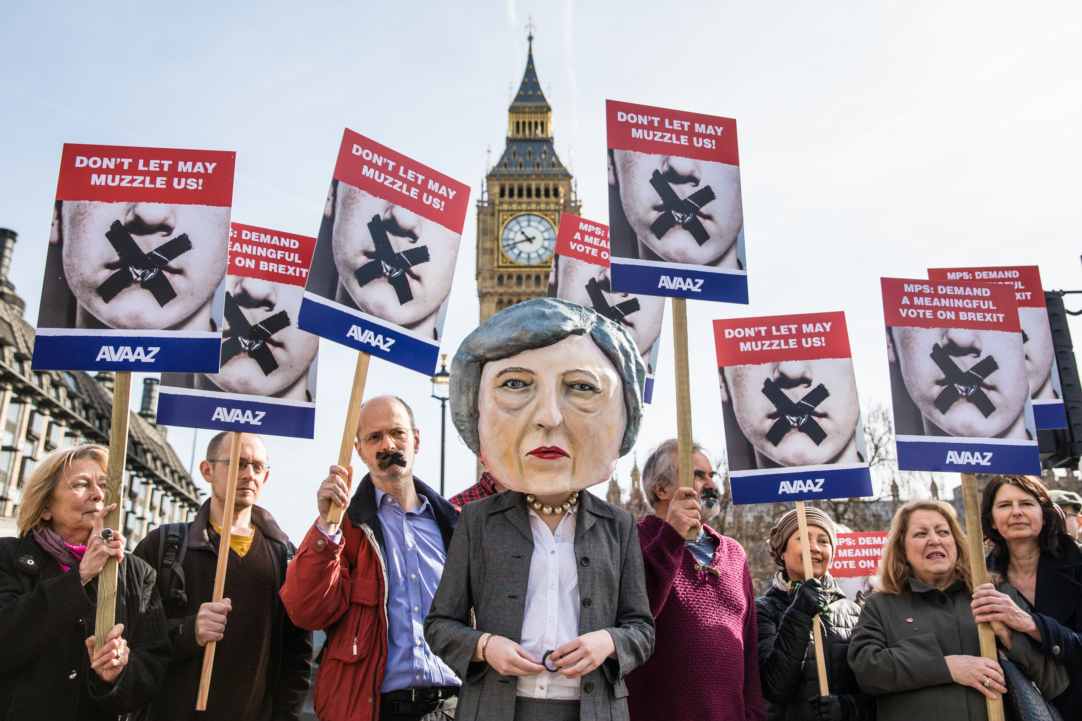 英國民眾在下議院外抗議脫歐，很不幸，下議院依然支持首相梅伊的方案。