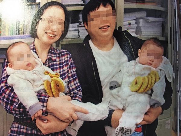 陳姓夫妻原本美滿的一家4口,男嬰(左1)卻遭聖嬰公司販售的嬰兒安全床護欄夾住窒息而死。(家屬提供)
