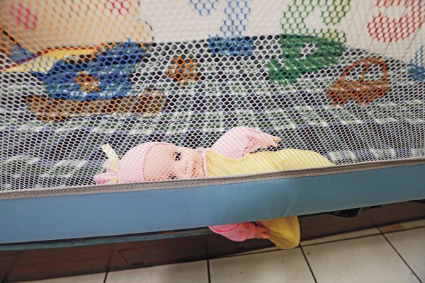 聖嬰公司所販售的「嬰兒安全床護欄」問題產品，造成男嬰遭夾死，負責人二審遭改判有期徒刑1年。