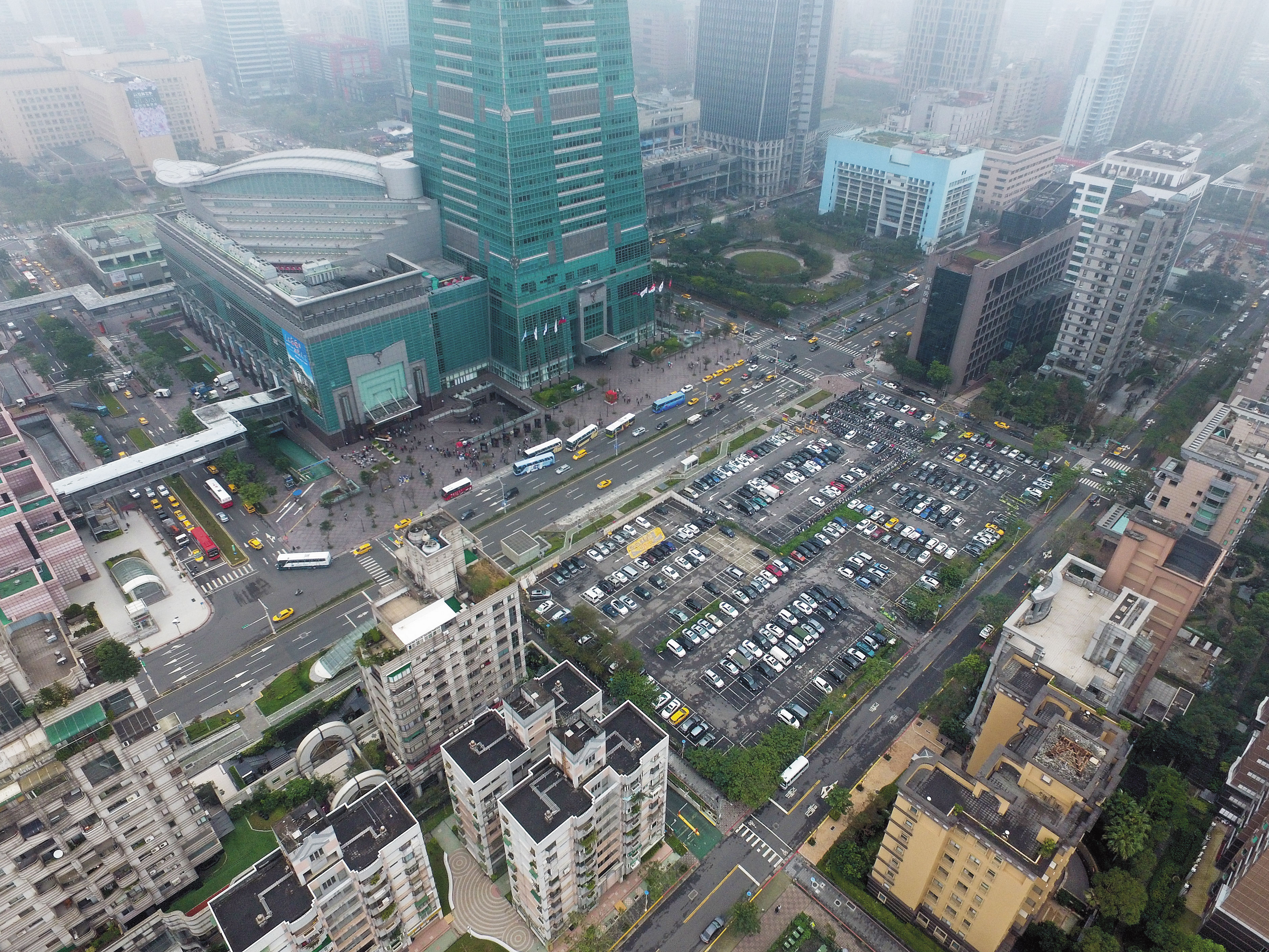 EFG瑞士總行的客戶資料記載，鄧文聰夫婦最值錢的資產就是101旁邊的D3土地。