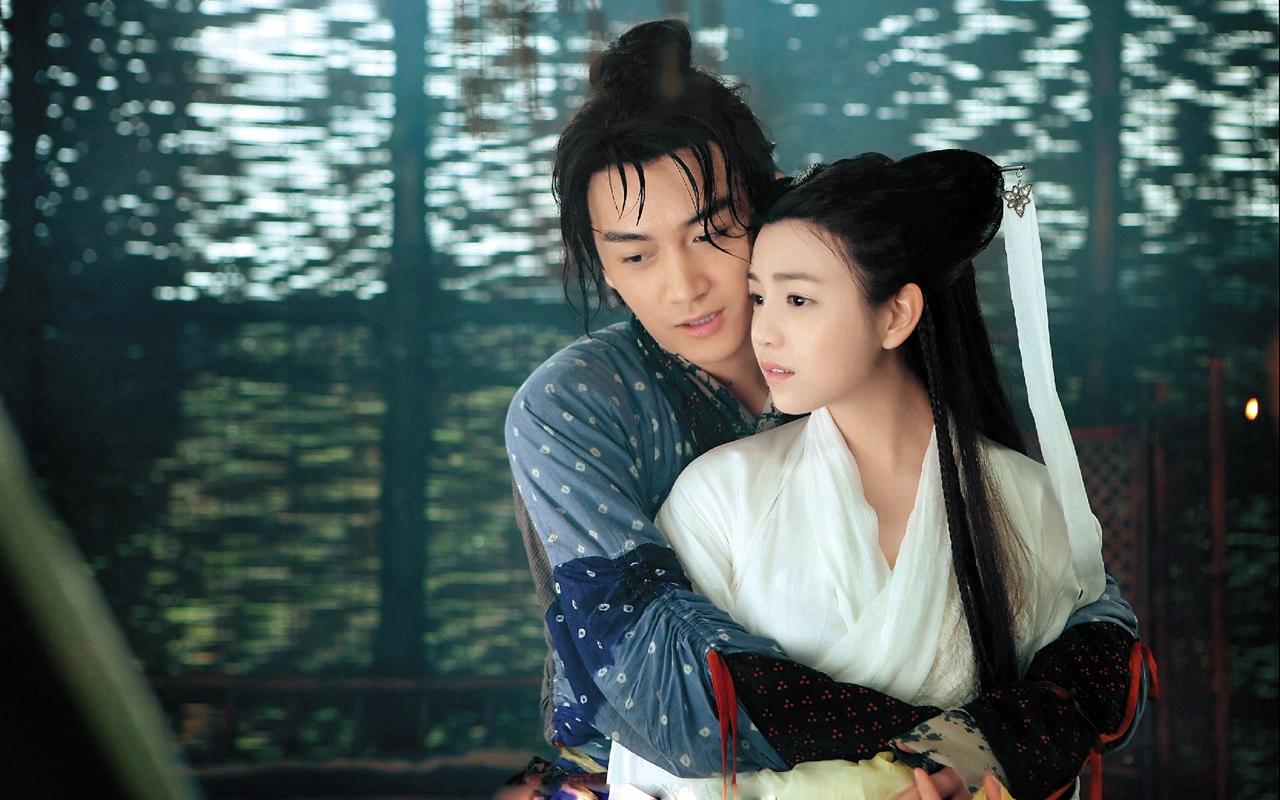 陳曉(左)跟陳妍希在2014年因為合作《神鵰俠侶》搭上,陳妍希一度被說是介入陳曉跟趙麗穎之間的「小三」。