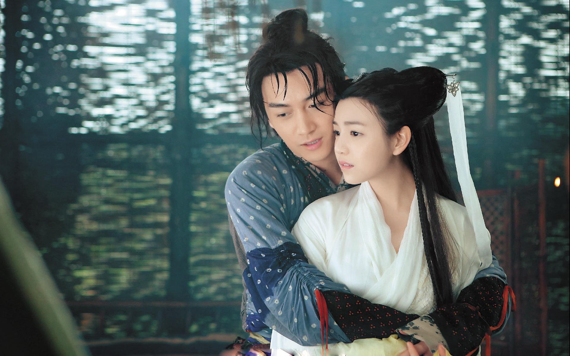 陳曉（左）跟陳妍希在2014年因為合作《神鵰俠侶》搭上，陳妍希一度被說是介入陳曉跟趙麗穎之間的「小三」。