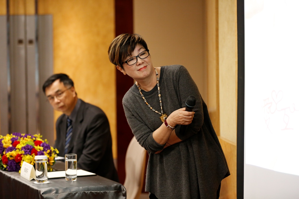 張淑芬為了參加志公社活動，還向張忠謀請假。