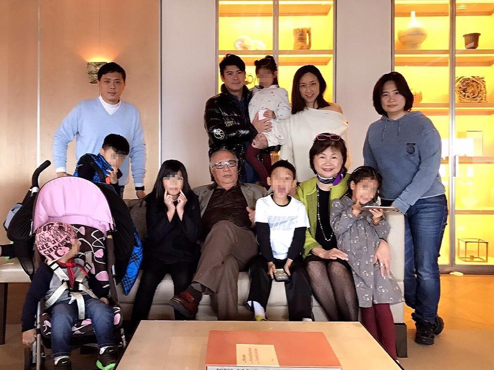 許道弘家三代同堂的畫面相當溫馨。（翻攝自許道弘臉書）