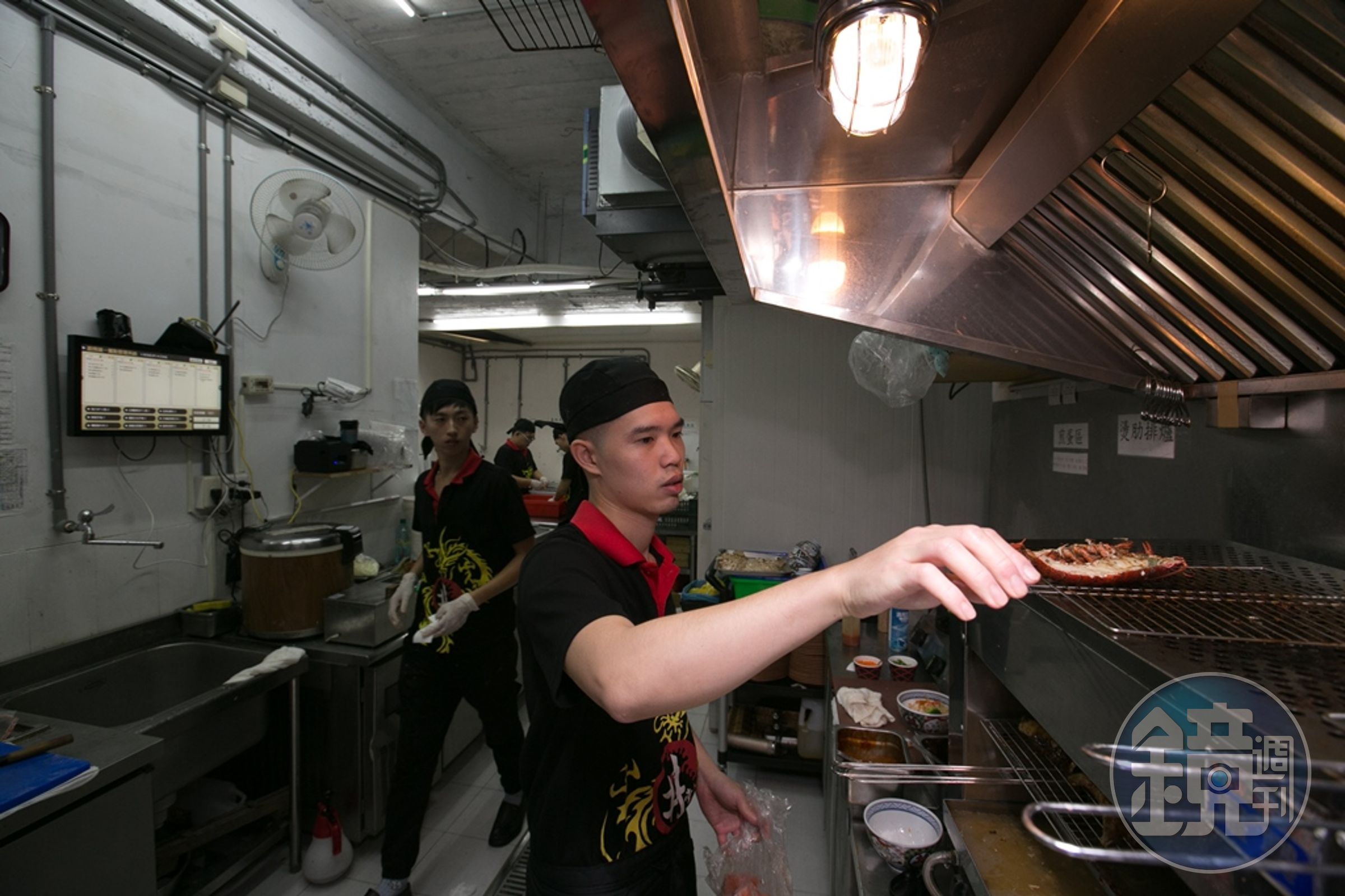「丼賞和食」老闆沈子豪年紀僅有25歲，單店已能創造300萬元月收。