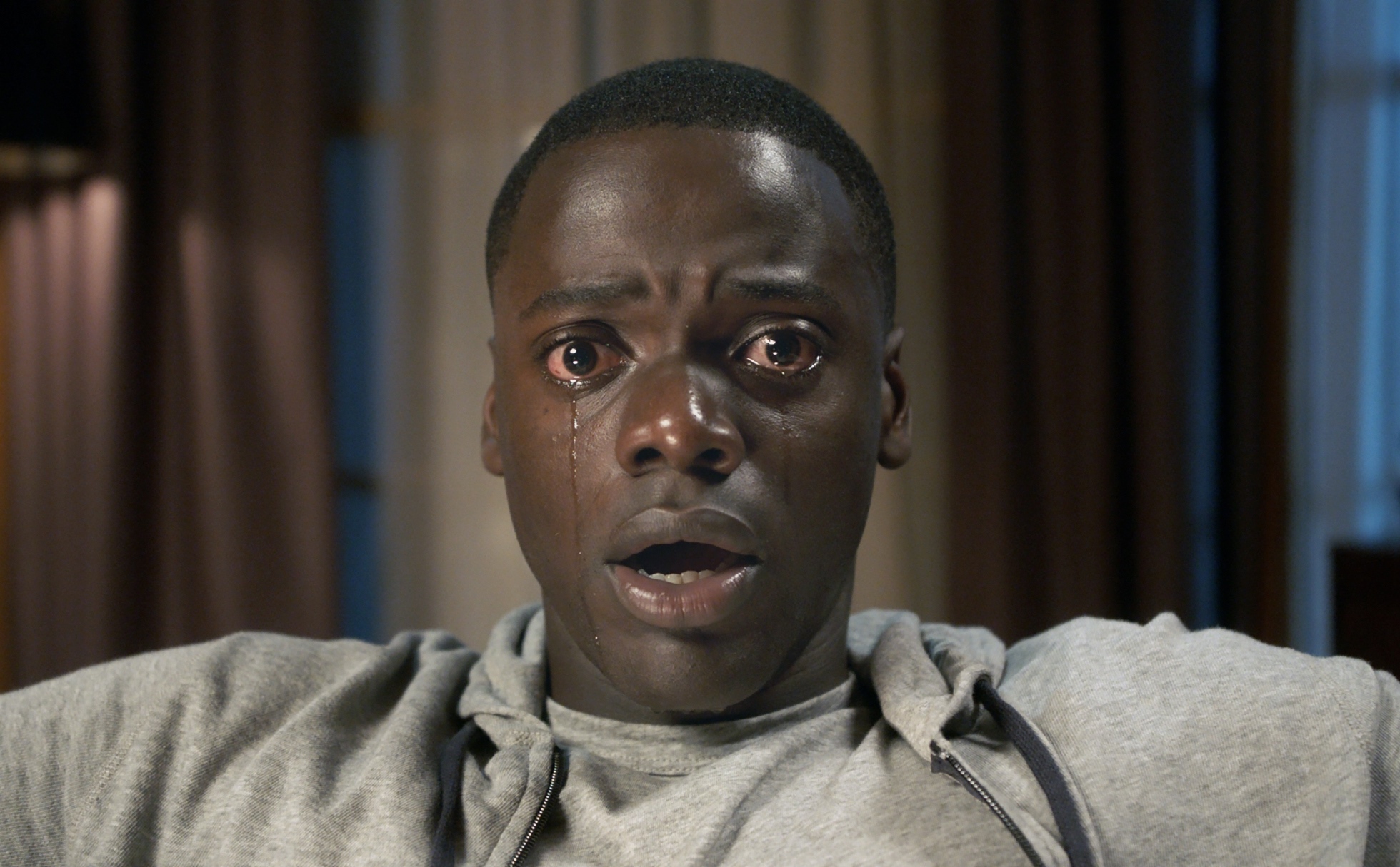 《逃出絕命鎮》片中把丹尼爾卡盧亞嚇到七上八下，沒想到戲外話題也不斷。