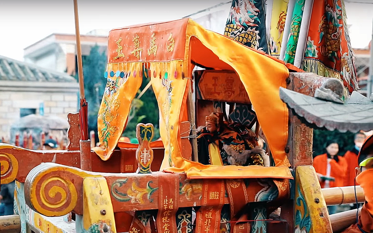 北竿坂里與白沙兩村，每年為感謝「白馬尊王」和座駕白馬，會有一個很特別的燒馬糧儀式。