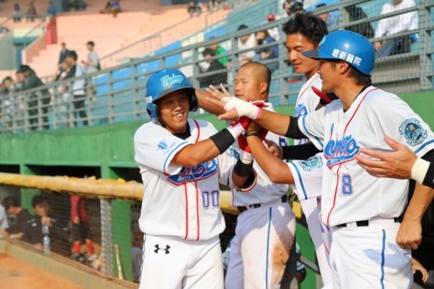 2013年中職新人王郭修延涉強制猥褻未遂與侵入住宅罪，最重可合併處以6年有期徒刑。