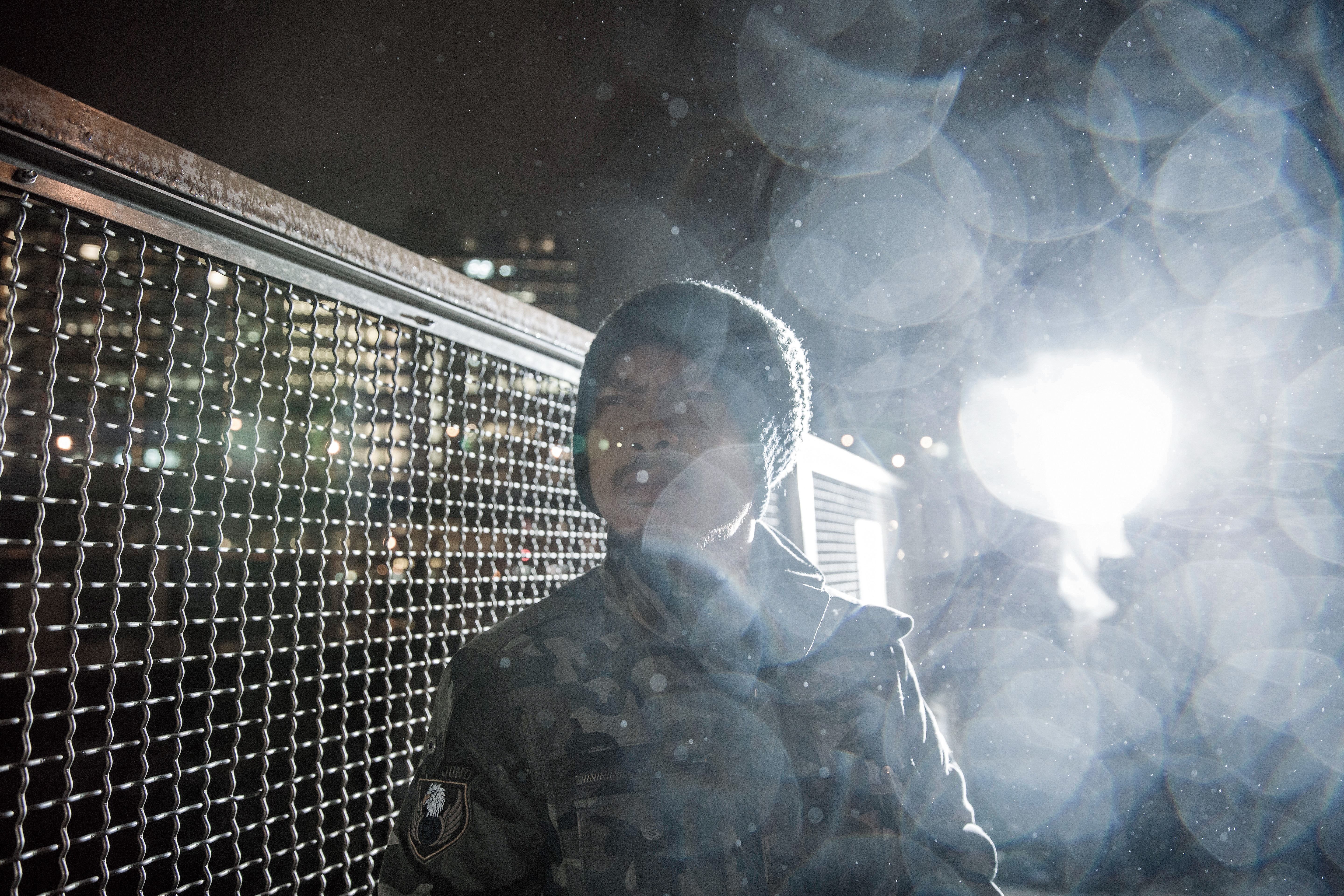 十年前開始把無法發表的歌上傳到YouTube，結果讓他暴紅，十年後黃明志的願望是歌比人紅。