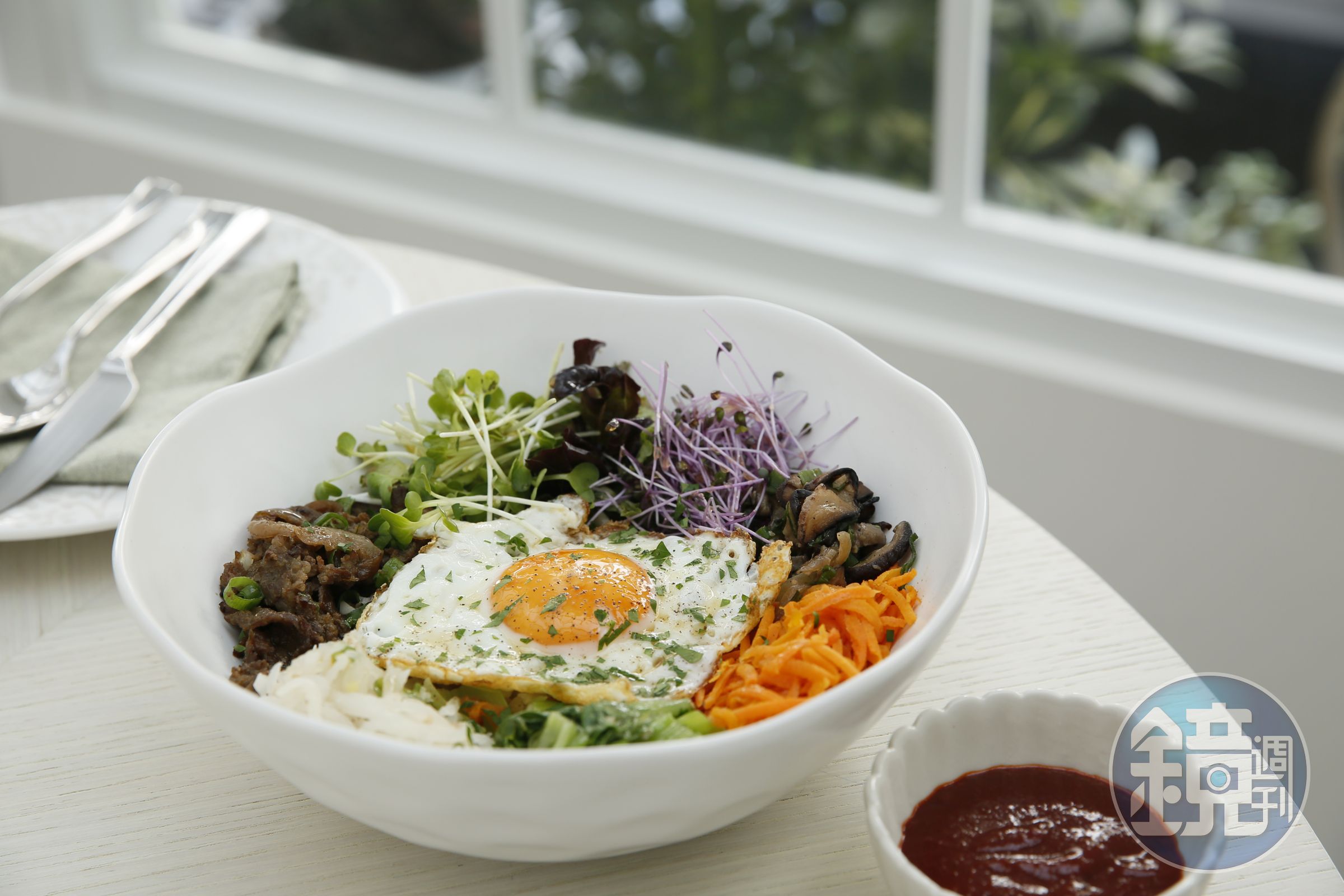 散發濃郁麻油香的「冬季蔬菜拌飯」，每樣蔬菜經過精心烹調，增添香氣層次。