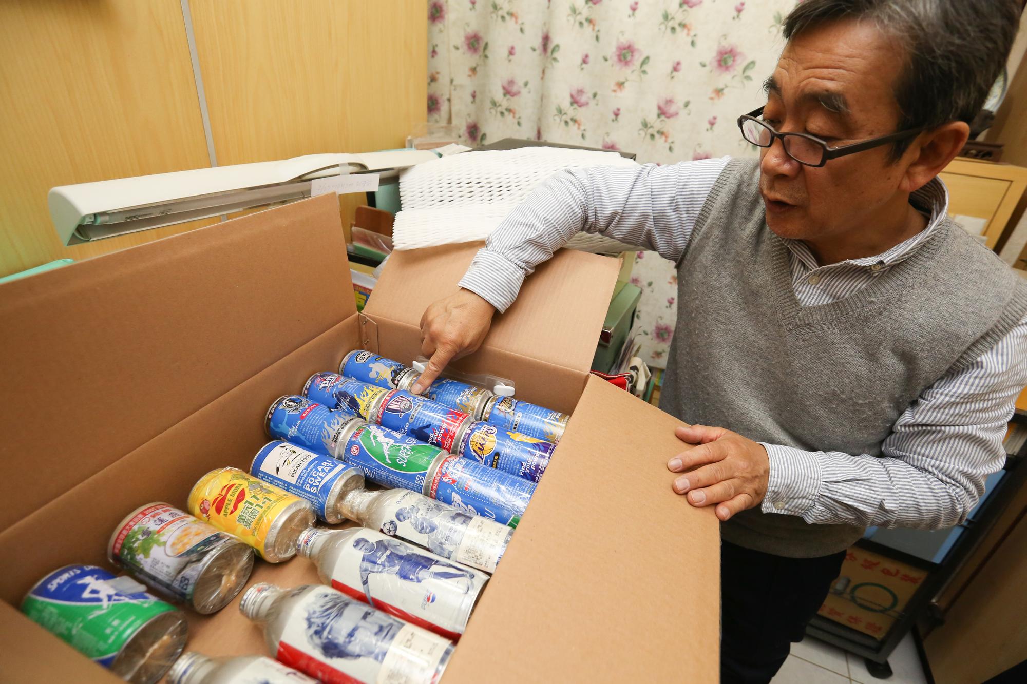 就連有出限定版的飲料罐、汽水瓶,也在高橋的收藏之列。