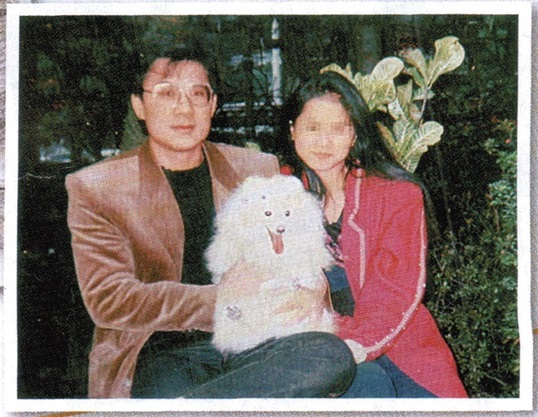 黑金城（左）與昔日女友合影。他感嘆：「我沒遇過壞女孩，第一沒人出賣你，第二她們不圖你什麼，只是我太不安定了。」（黑金城提供）