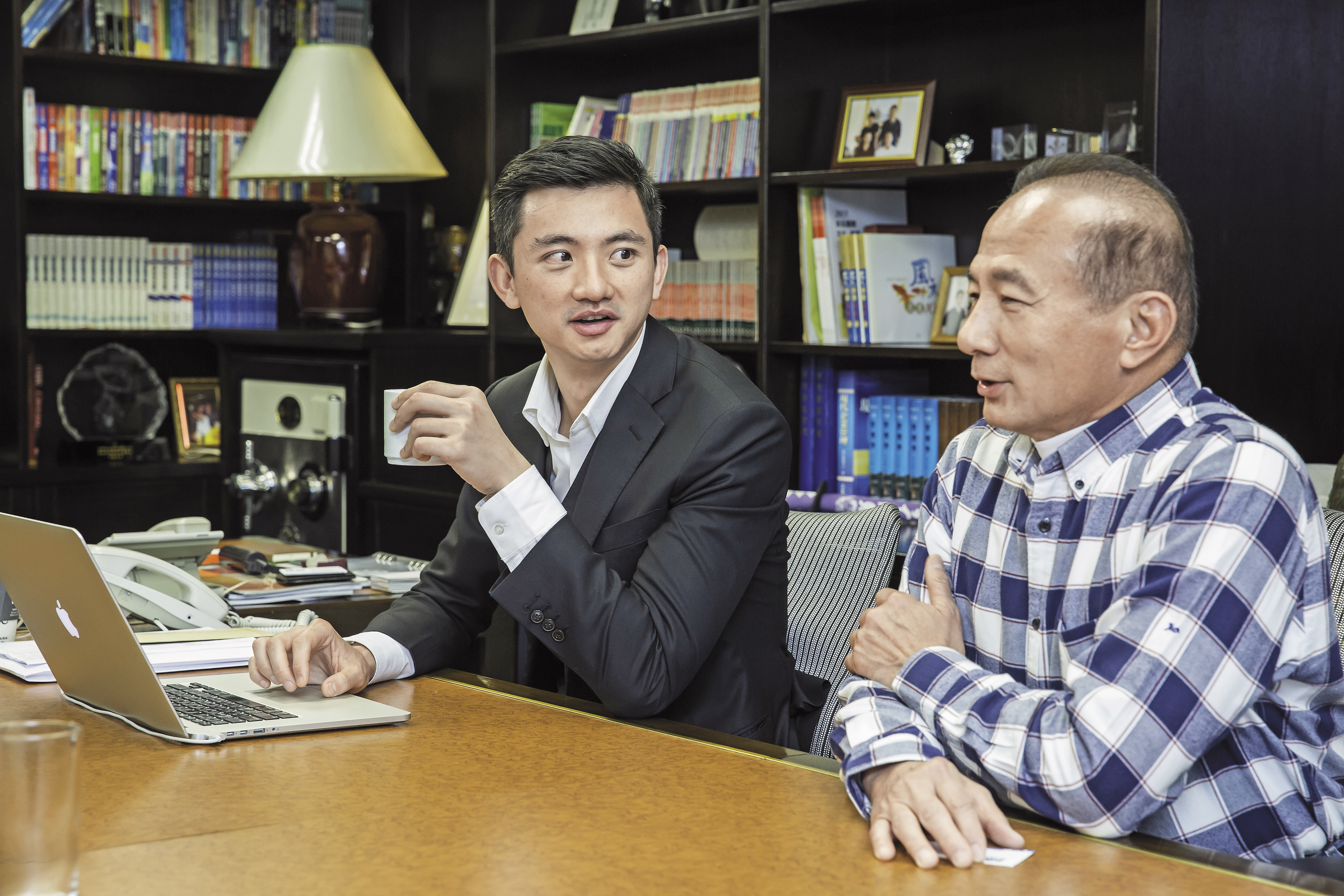 陳彥誠（左）與父親、現任合隆總裁陳焜耀（右）是跑友，也是商場上的夥伴。