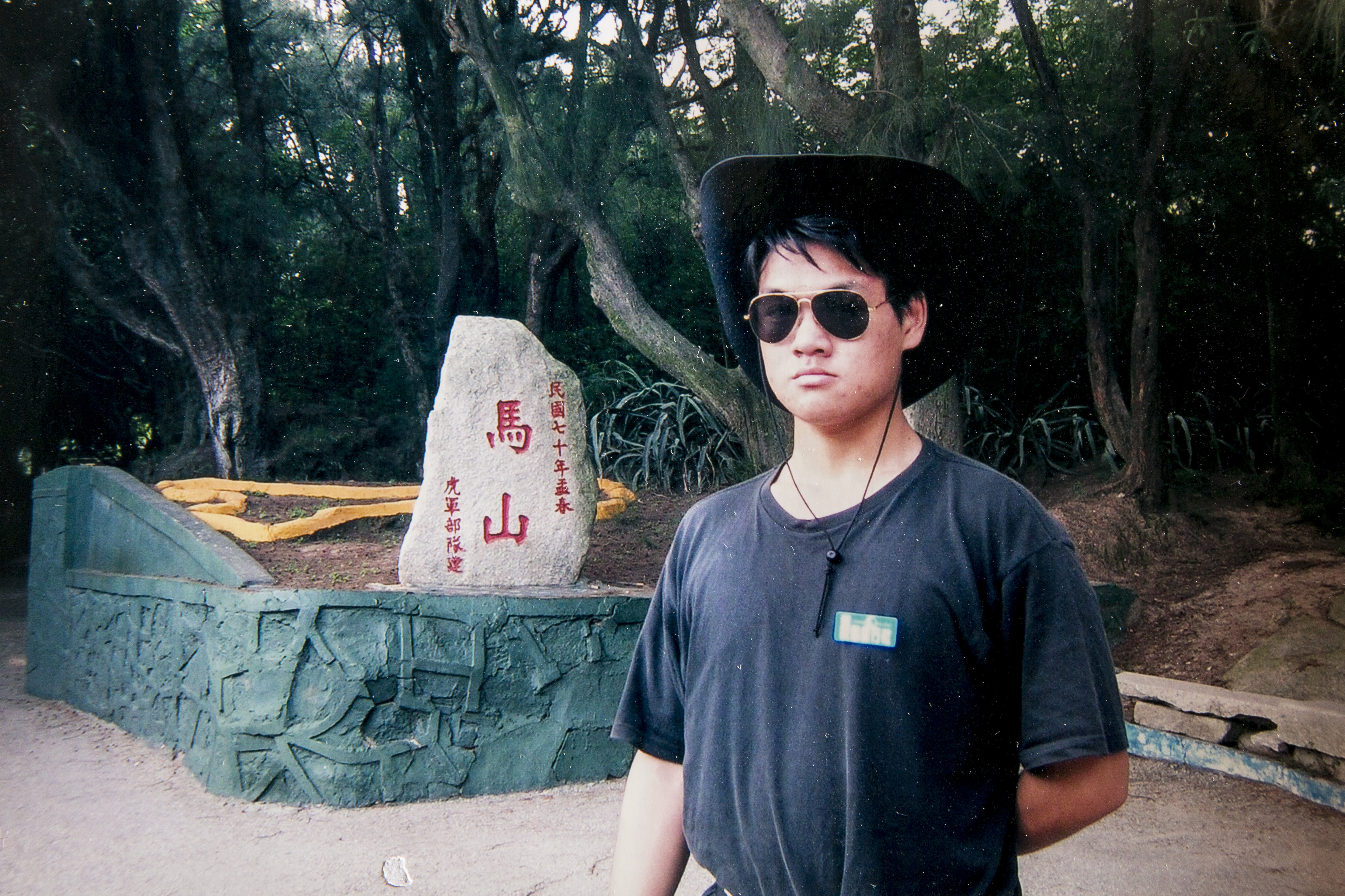 後來去當兵，沒想到爸媽來看我了。爸爸跟我說：「對不起，我們當年很怕你變壞，所以用了很激烈的管教手段。」他眼眶紅了，我也哭了。
