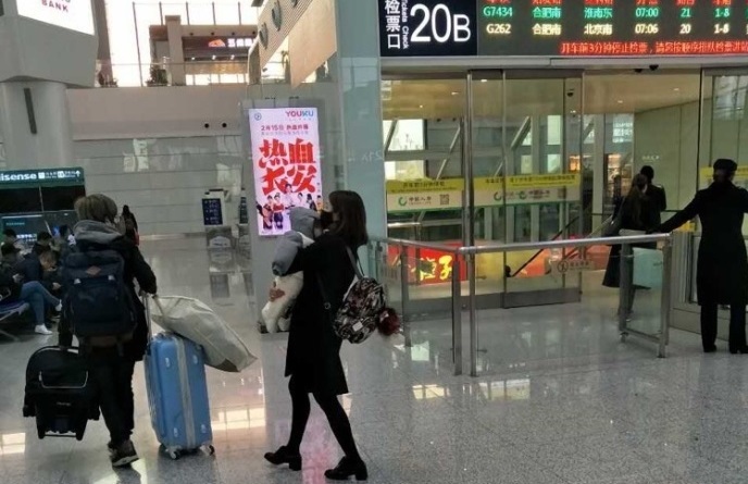 陳妍希帶著兒子飛往中國當孝媳。