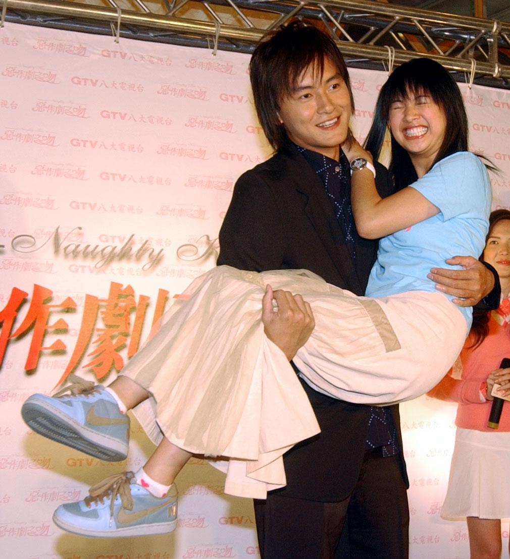 2005年,由鄭元暢(左)、林依晨主演的《惡作劇之吻》風靡韓國與大陸。