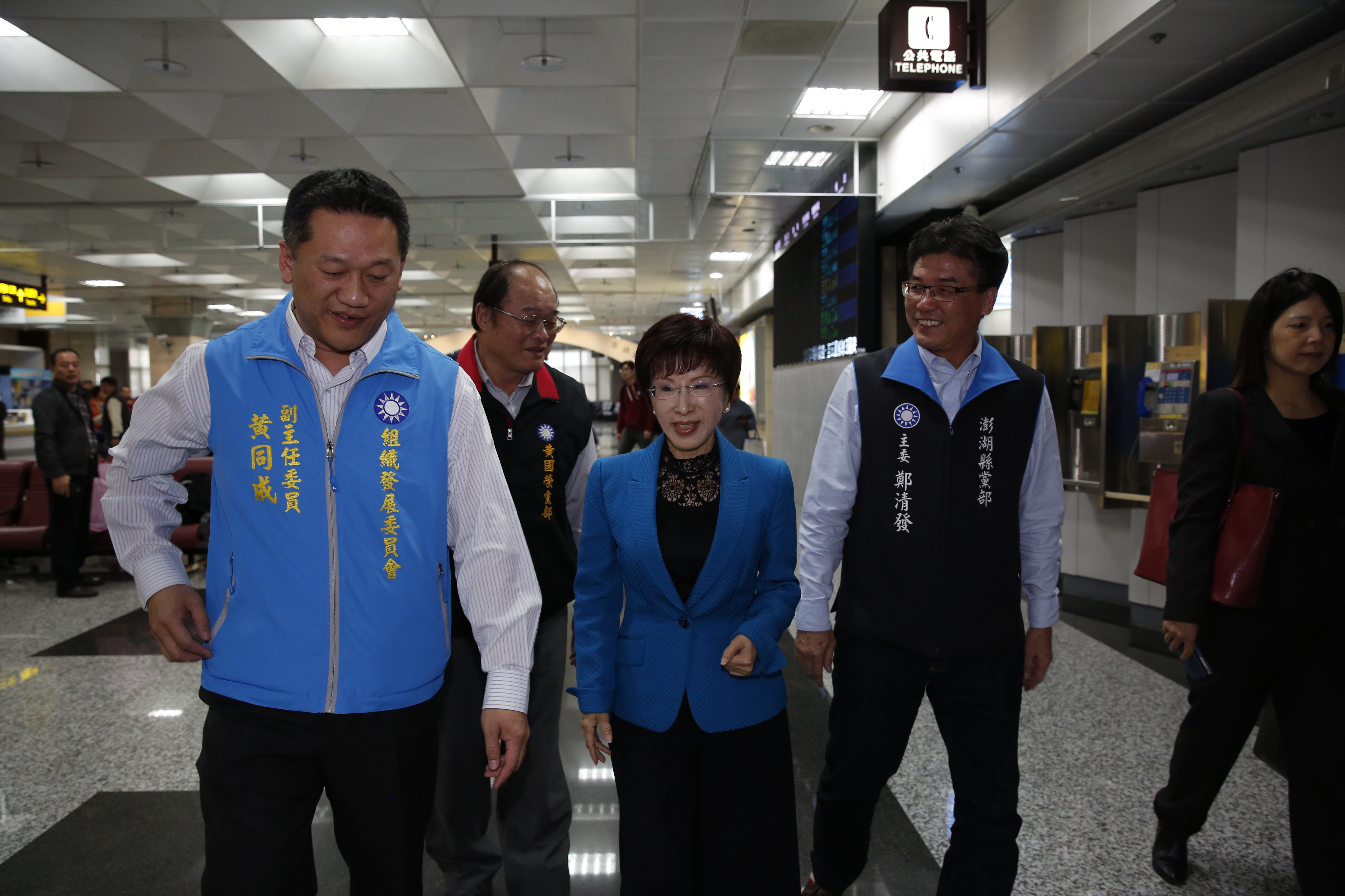 國民黨公布一批1947年中央政府發行的美金公債，黨主席洪秀柱說，這證明過去確實黨國不分，把黨的東西都交給國家。