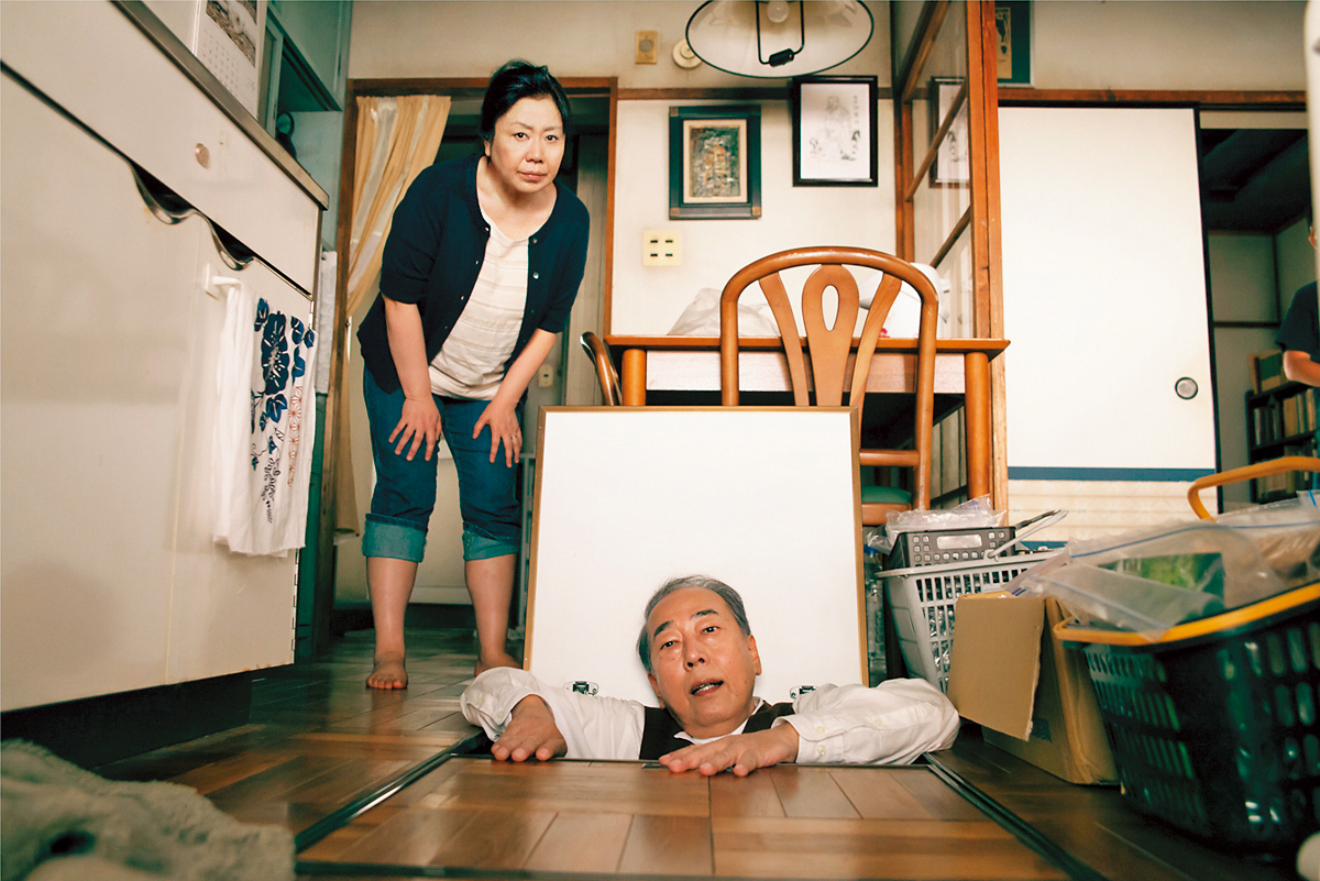 岸部一德（右）與藤山直美在《消失的山下先生》中飆戲。