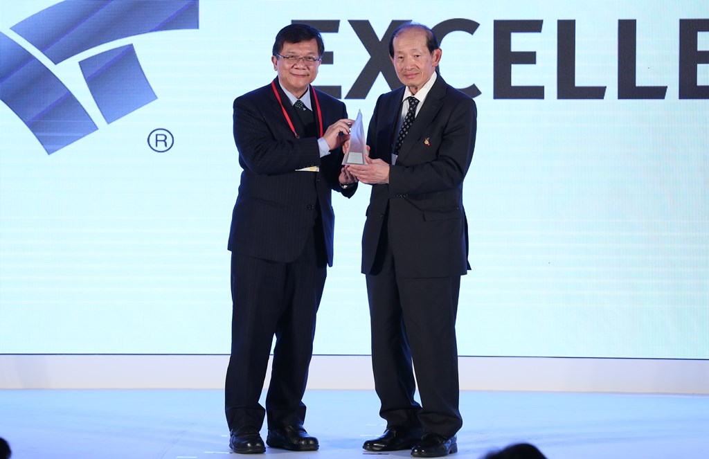 即將邁入百年的大同公司，已經是華人世界國貨代名詞。圖左為經濟部長李世光，右為大同董事長林蔚山。