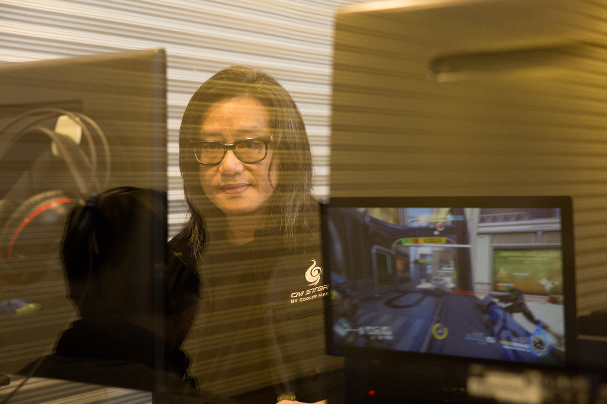 現在電競周邊產業愈趨興盛，施文彬鼓勵選手要保持熱情、持續投入，不用擔心未來的出路