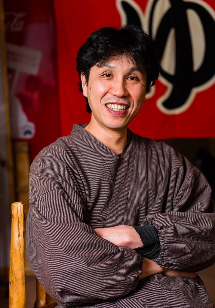 旅館主人小林宏治選擇回歸田園，耕耘夢想。