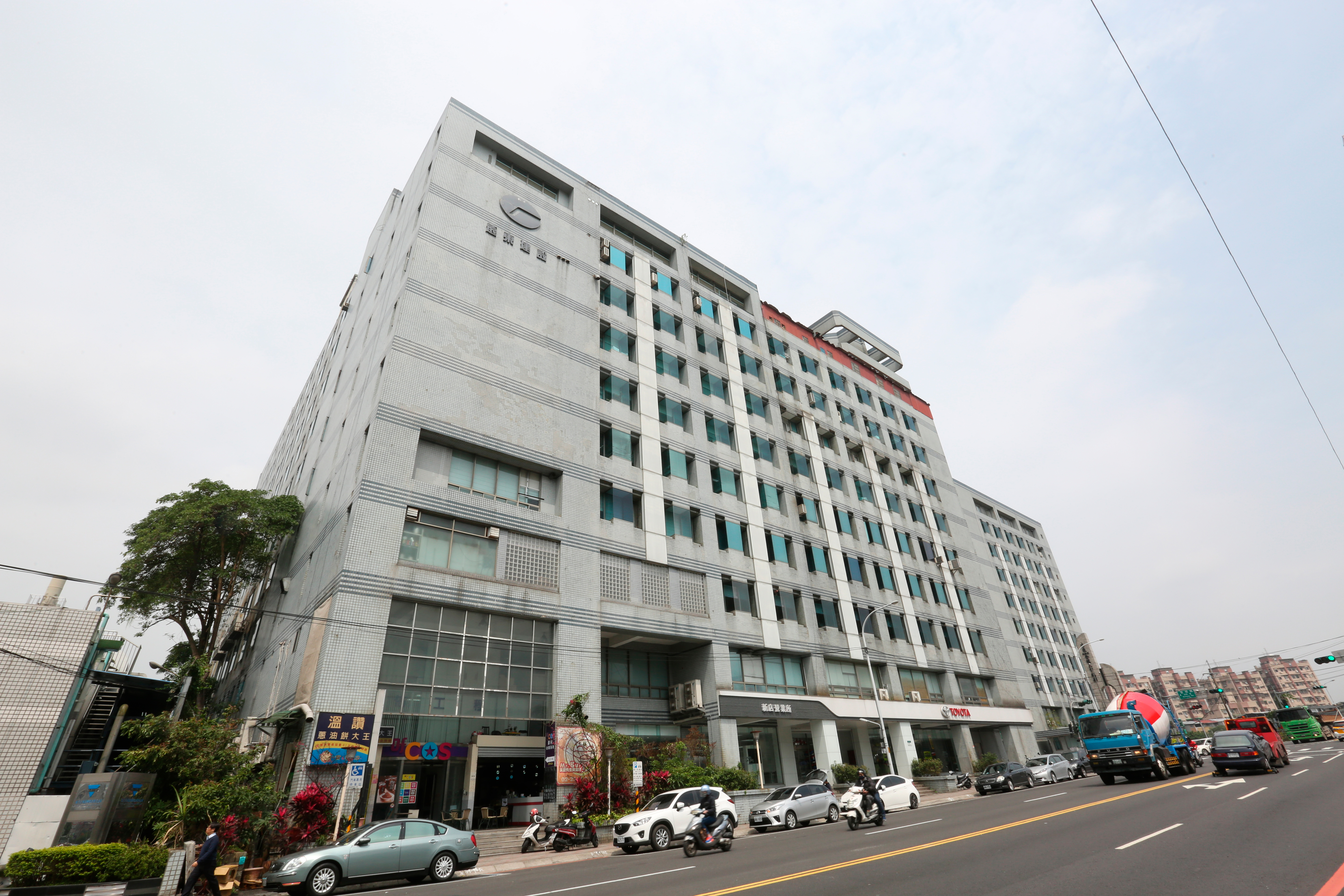 國巨於2012年辦理現金減資後，幾年間稅後淨利雖成長2倍多，但市值只增加1倍，現金減資能長期刺激股價的說詞待商榷。圖為國巨總公司。