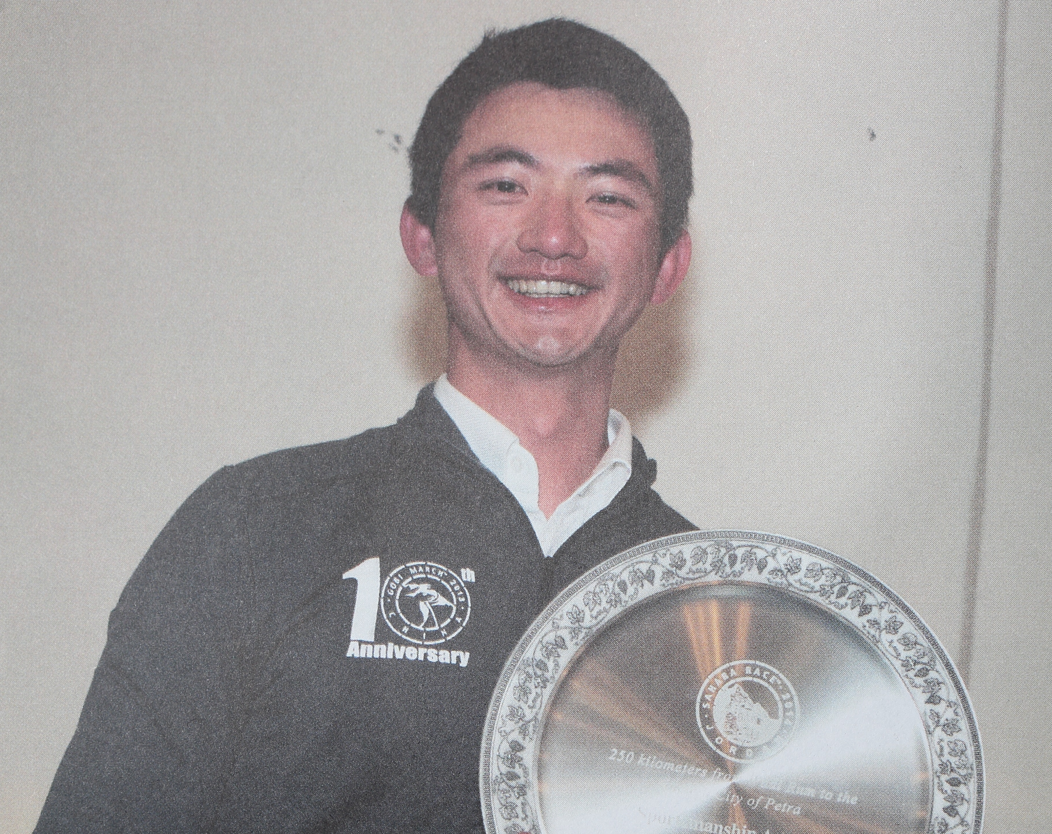 陳彥誠將個人輸贏置之度外，讓他獲得2014年撒哈拉超馬賽的運動家精神獎。（翻攝自《擊敗心中要你放棄的聲音》4Deserts提供）