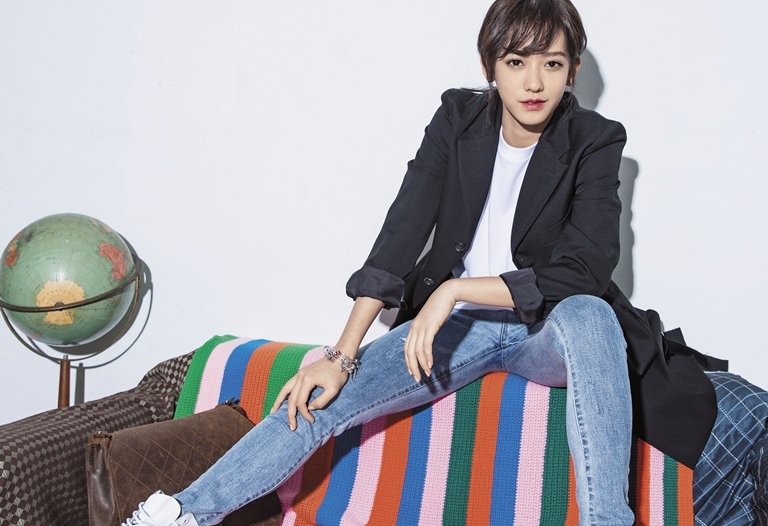 清純而成熟、恬靜也帥氣的孟耿如。