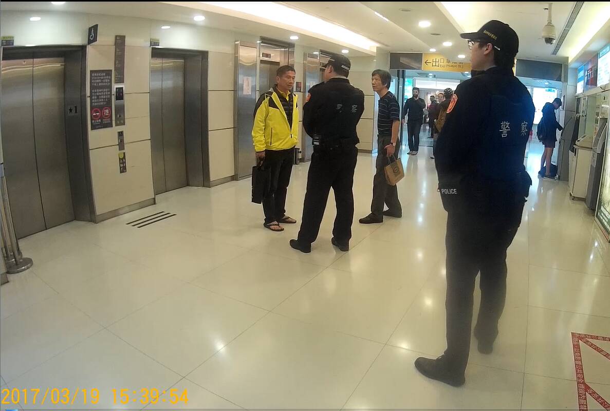 李永得遭保安大隊盤查引起爭議。