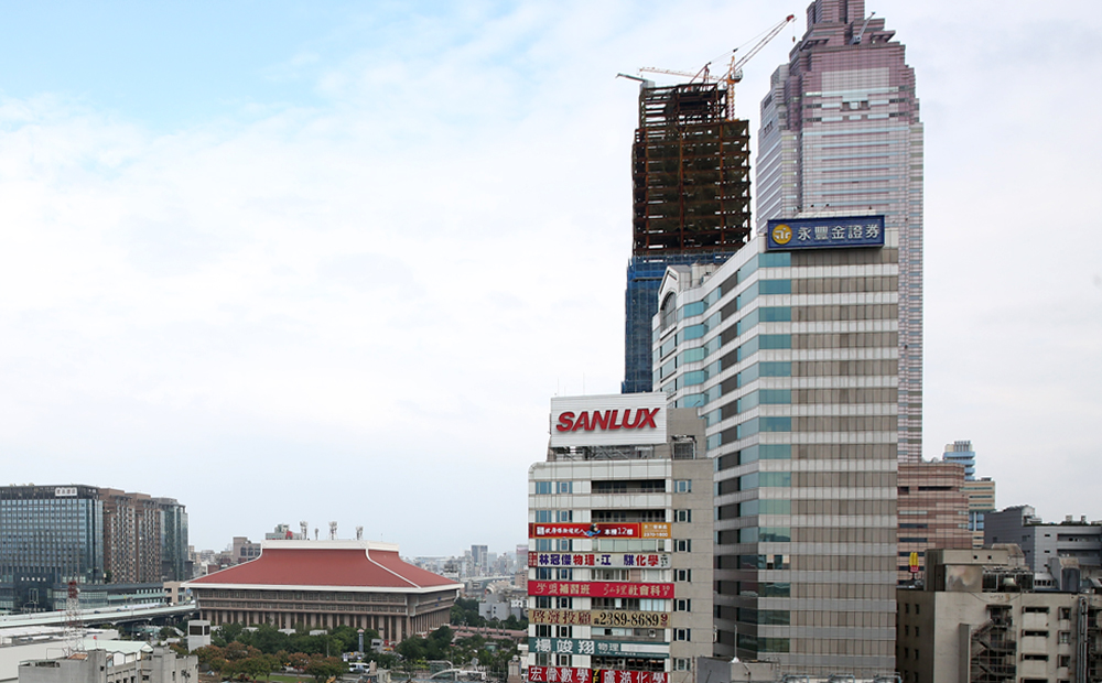 台北市火車站是每年領股東會贈品的大本營，只要跑一趟，就可以領到許多企業所送的股東會贈品。