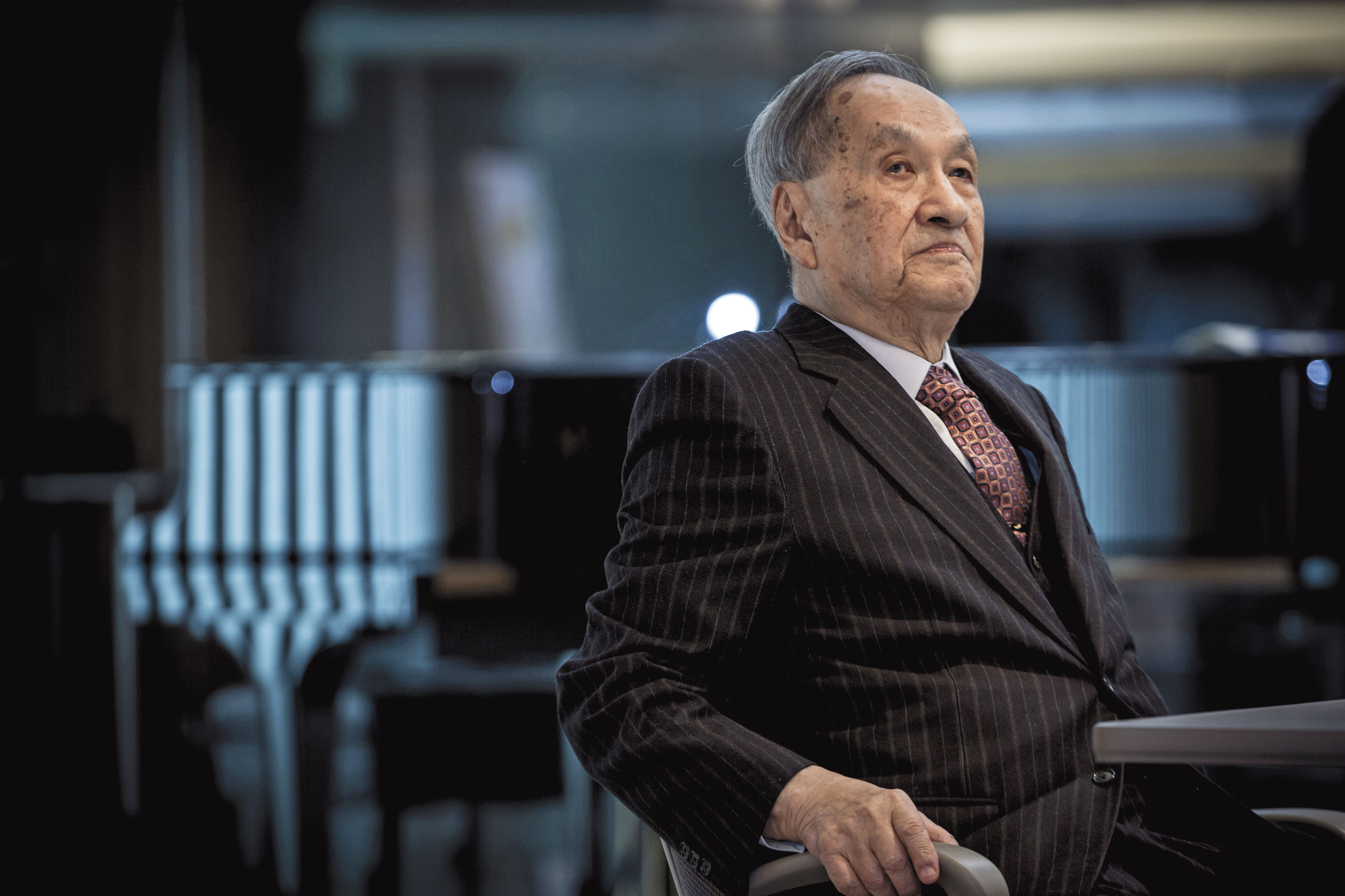 彭明敏於1964年與謝聰敏和魏廷朝發表《台灣人民自救運動宣言》，主張一中一台，被尊為「台獨教父」。