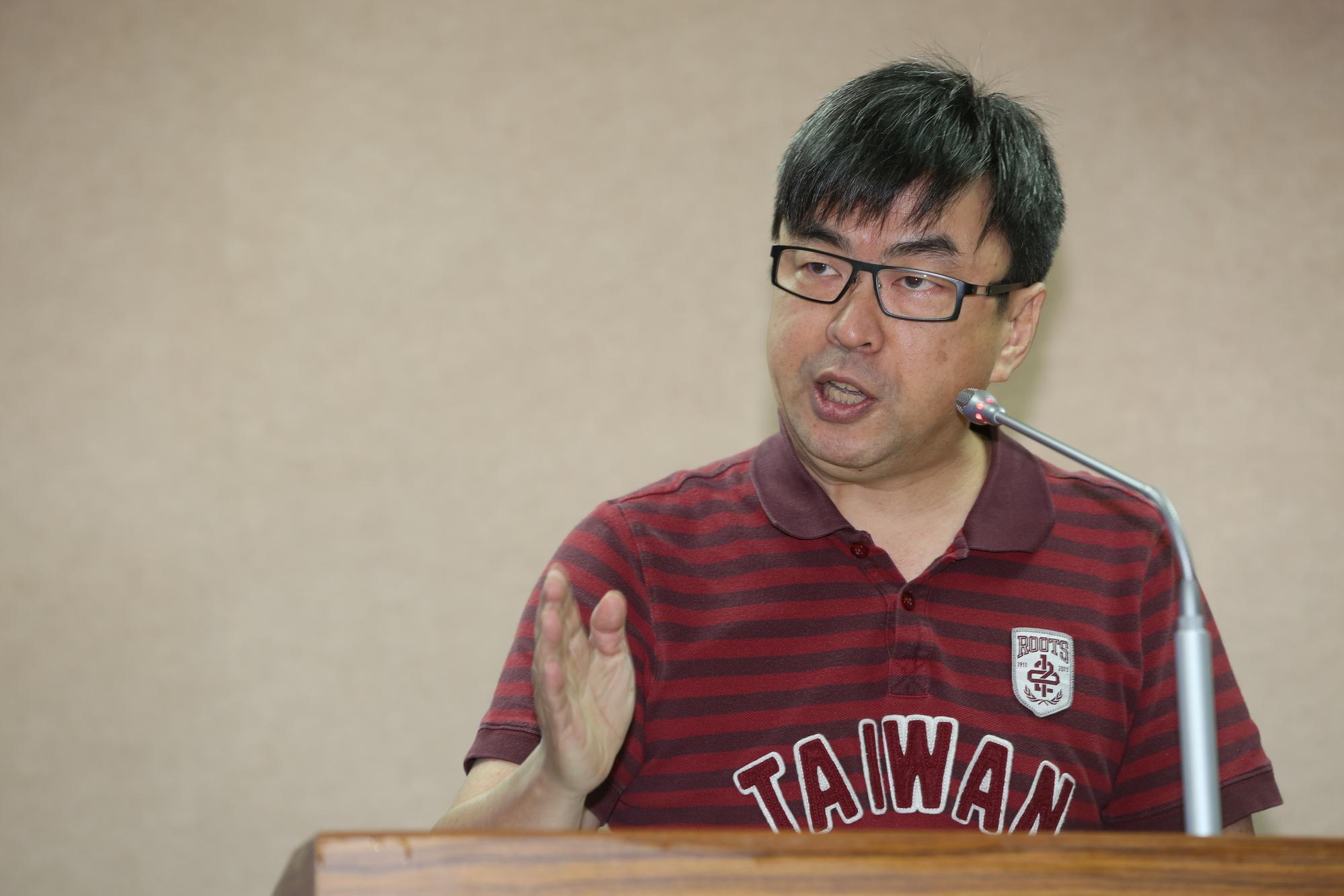 立委段宜康遭爆料施壓食藥署，護航無水石膏合法化憤而提告，上週悄悄撤告，檢方在20日做出不起訴處分。