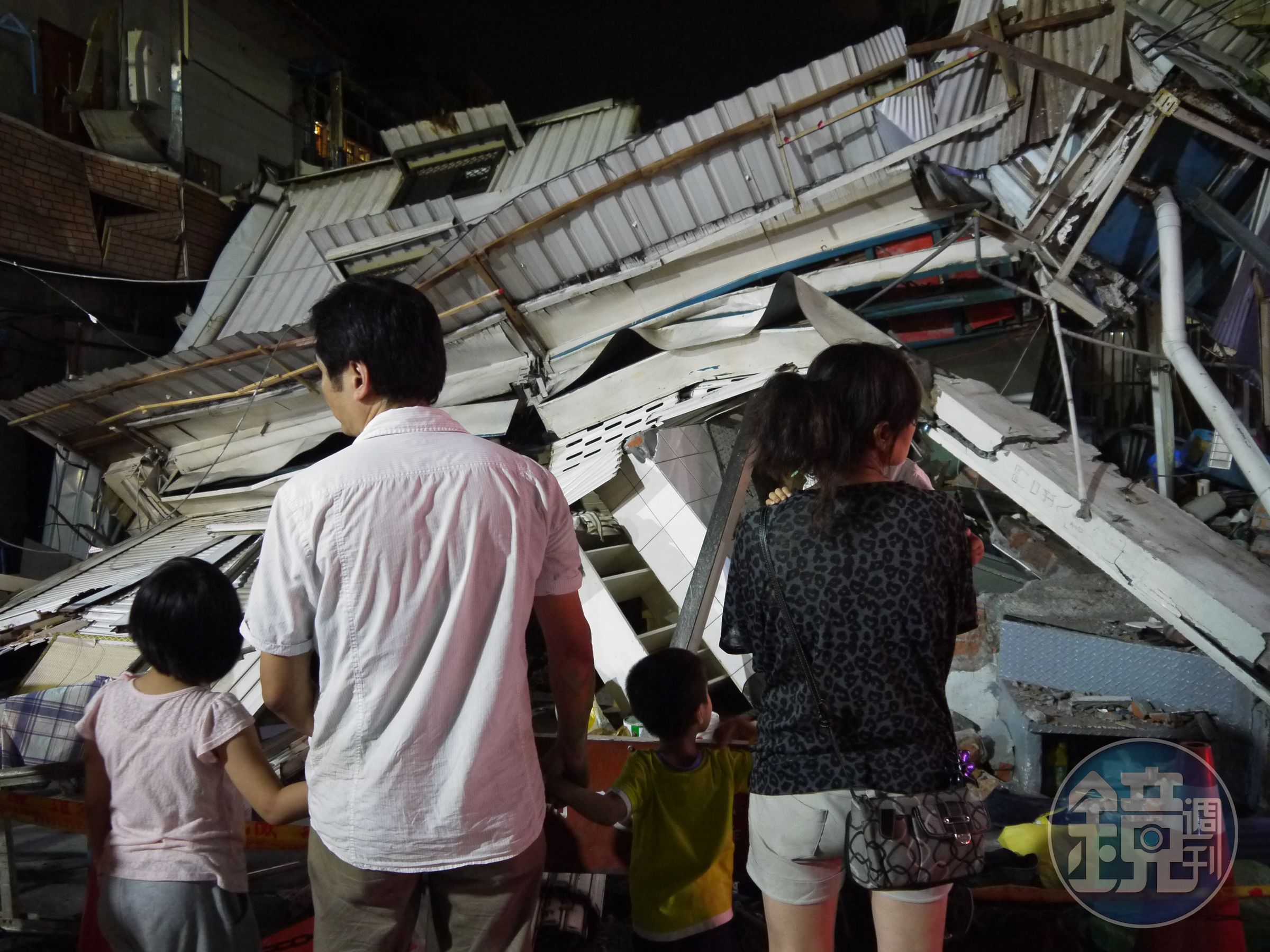 五股青天宮附近居民林仁堅一家外出用餐，回家後就發現房屋被強拆，讓他們難以接受。