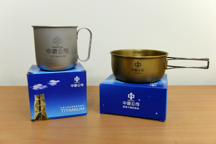 中鋼去年的鈦金碗太吸睛,有些網友領到後立刻上網賣,賺進數百元。(中鋼提供)