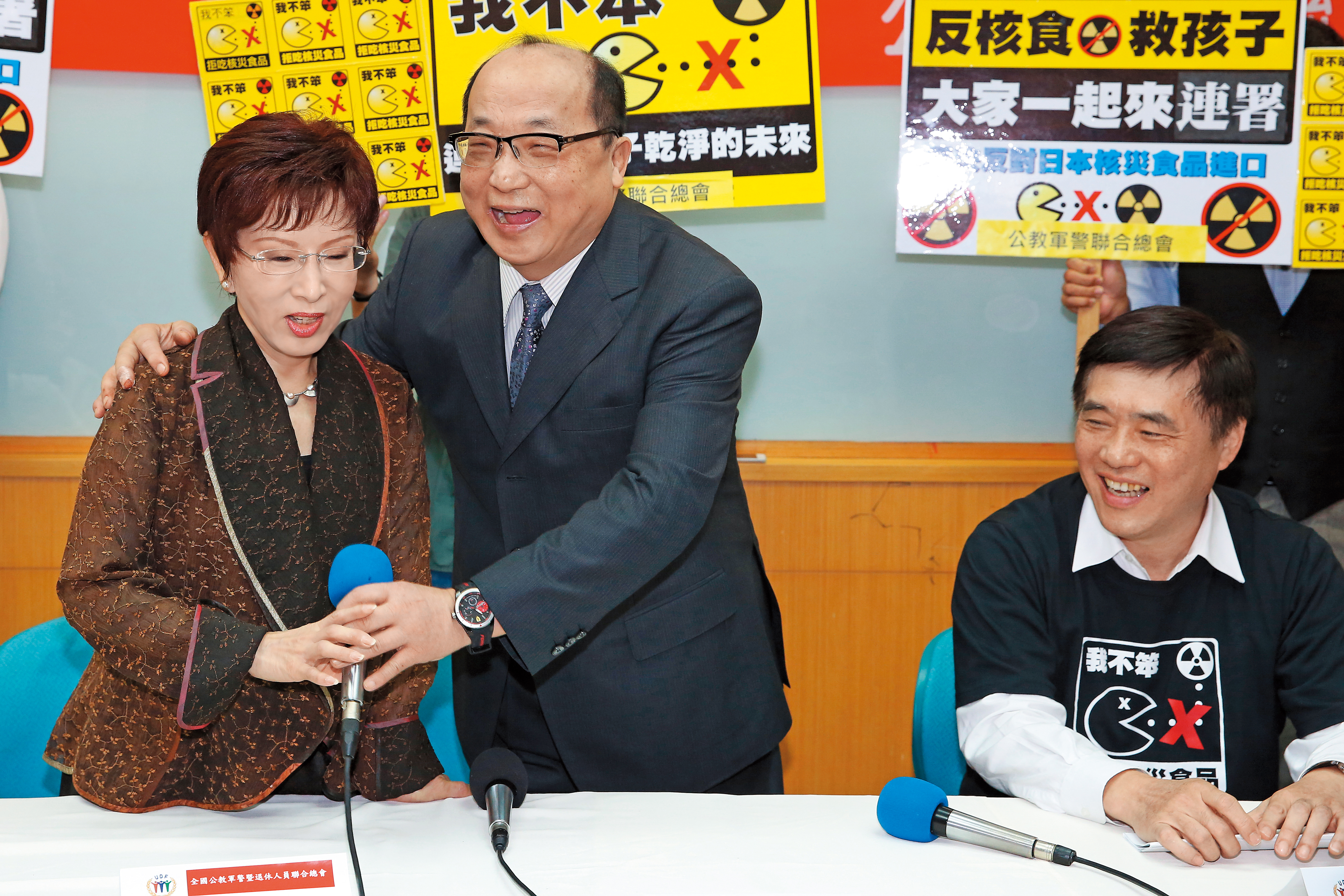 郝龍斌直接點名洪秀柱必須負責解決人頭黨員問題，洪卻直指，已宣示挺郝的胡志強必須負責。