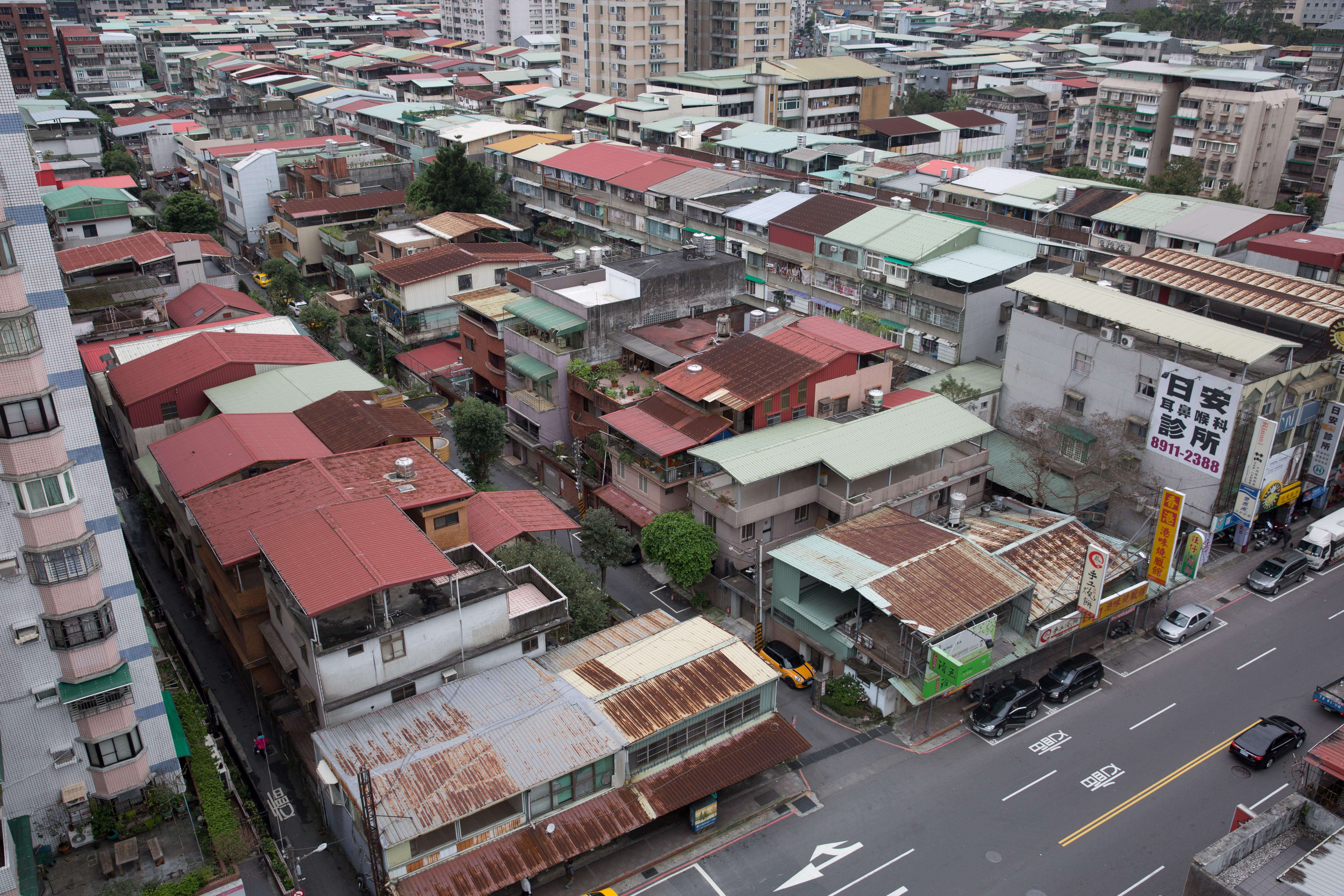 坐落在新店中正路的炎明新村，爆出國防部要求民眾拆屋還地。