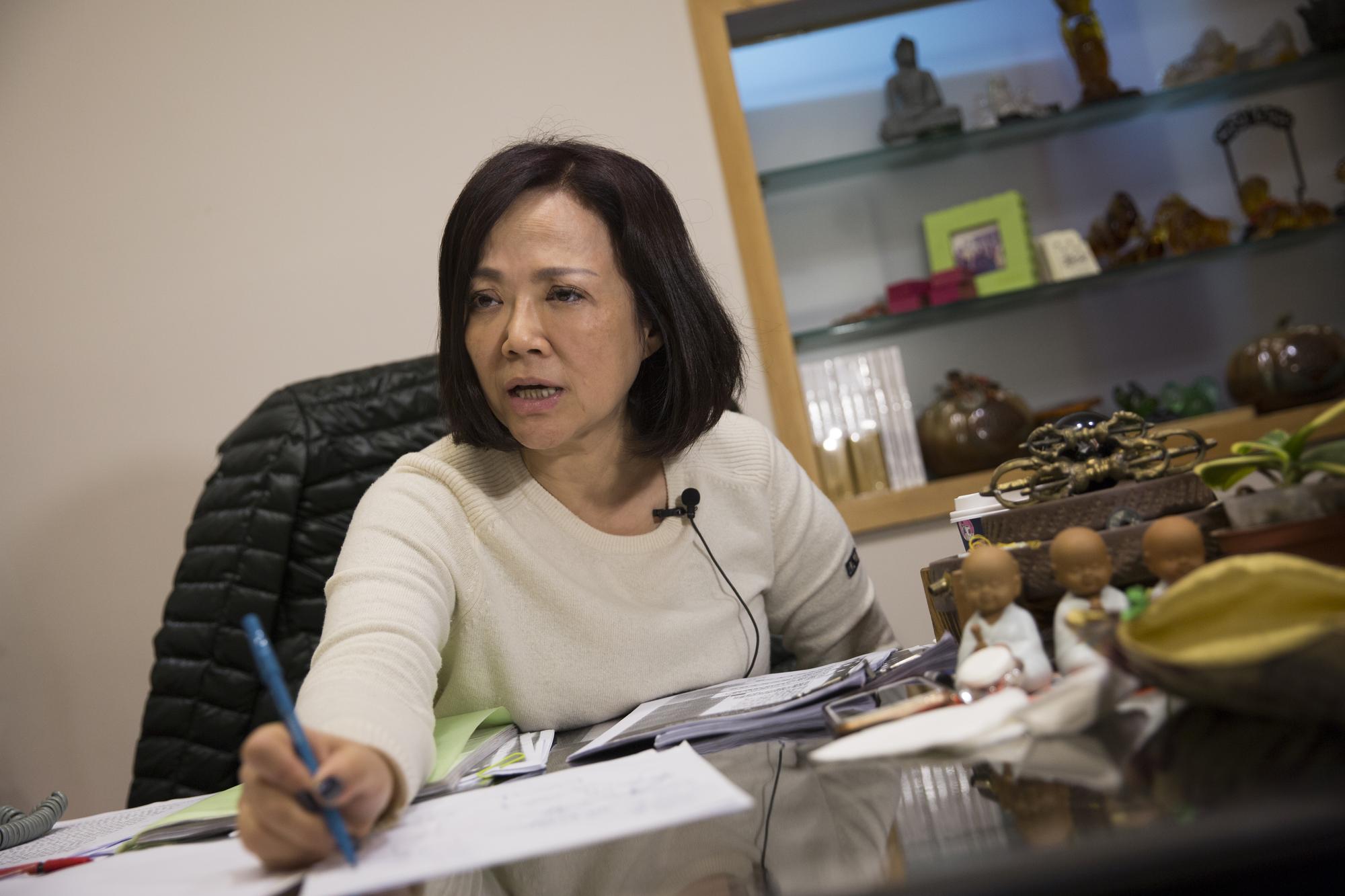 命理老師邢渲哭訴自己遭榮總詐騙，痛斥榮總提供違建給她，「真的很可惡」。